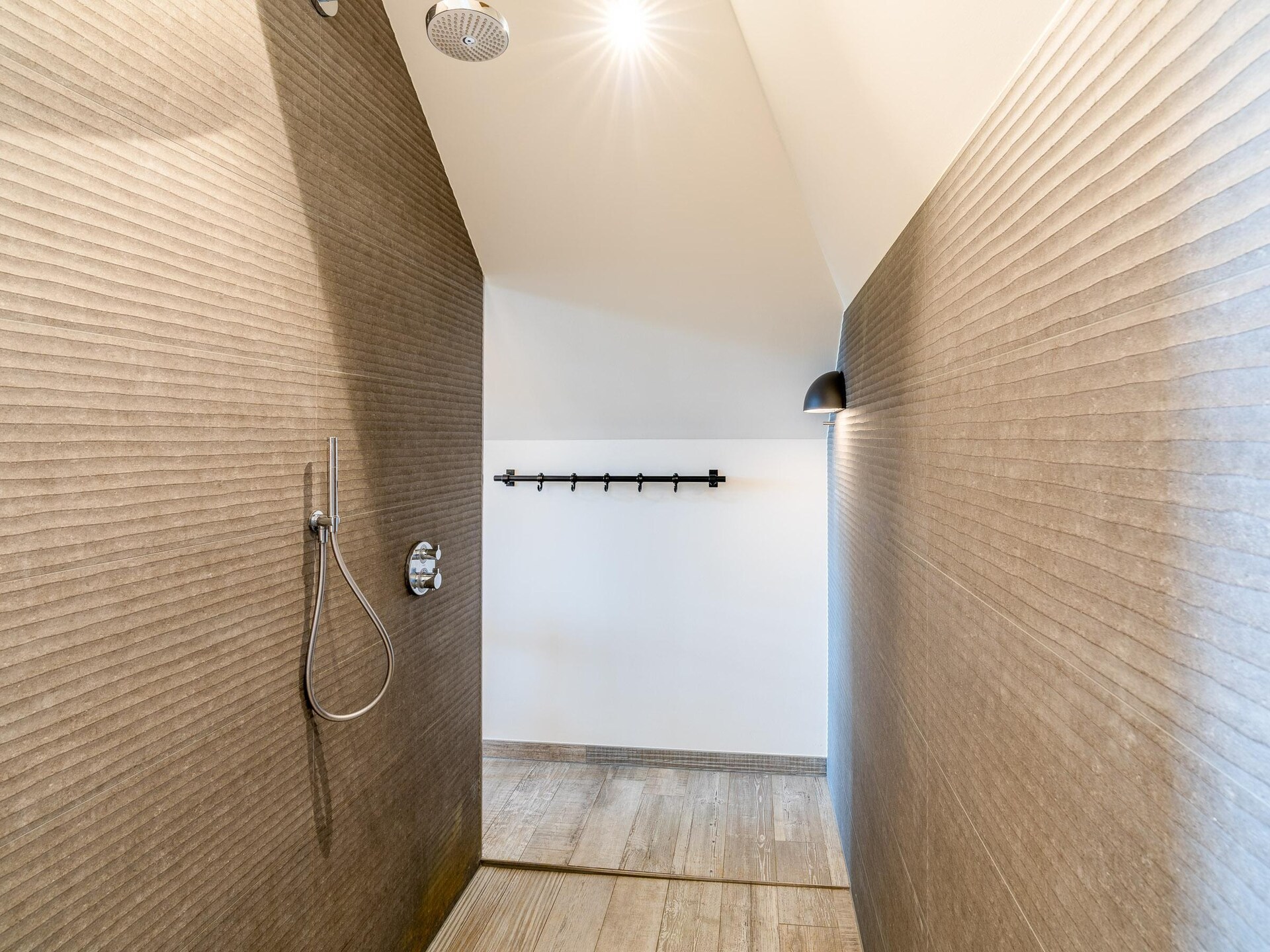 Luxe villa in Texels bos | 6p, hottub, buitenkeuken, strand 2km - foto 24