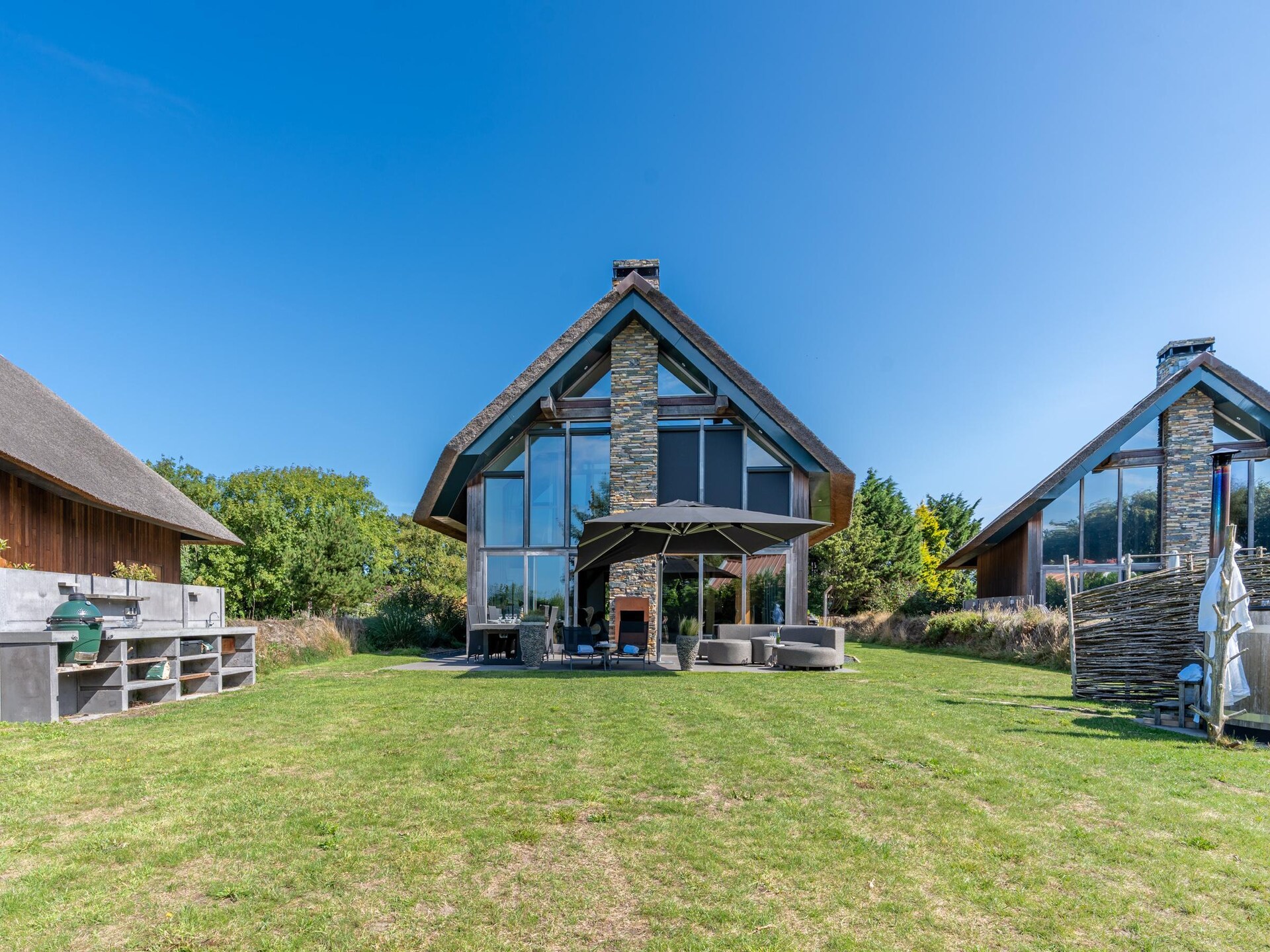 Luxe villa in Texels bos | 6p, hottub, buitenkeuken, strand 2km - foto 27