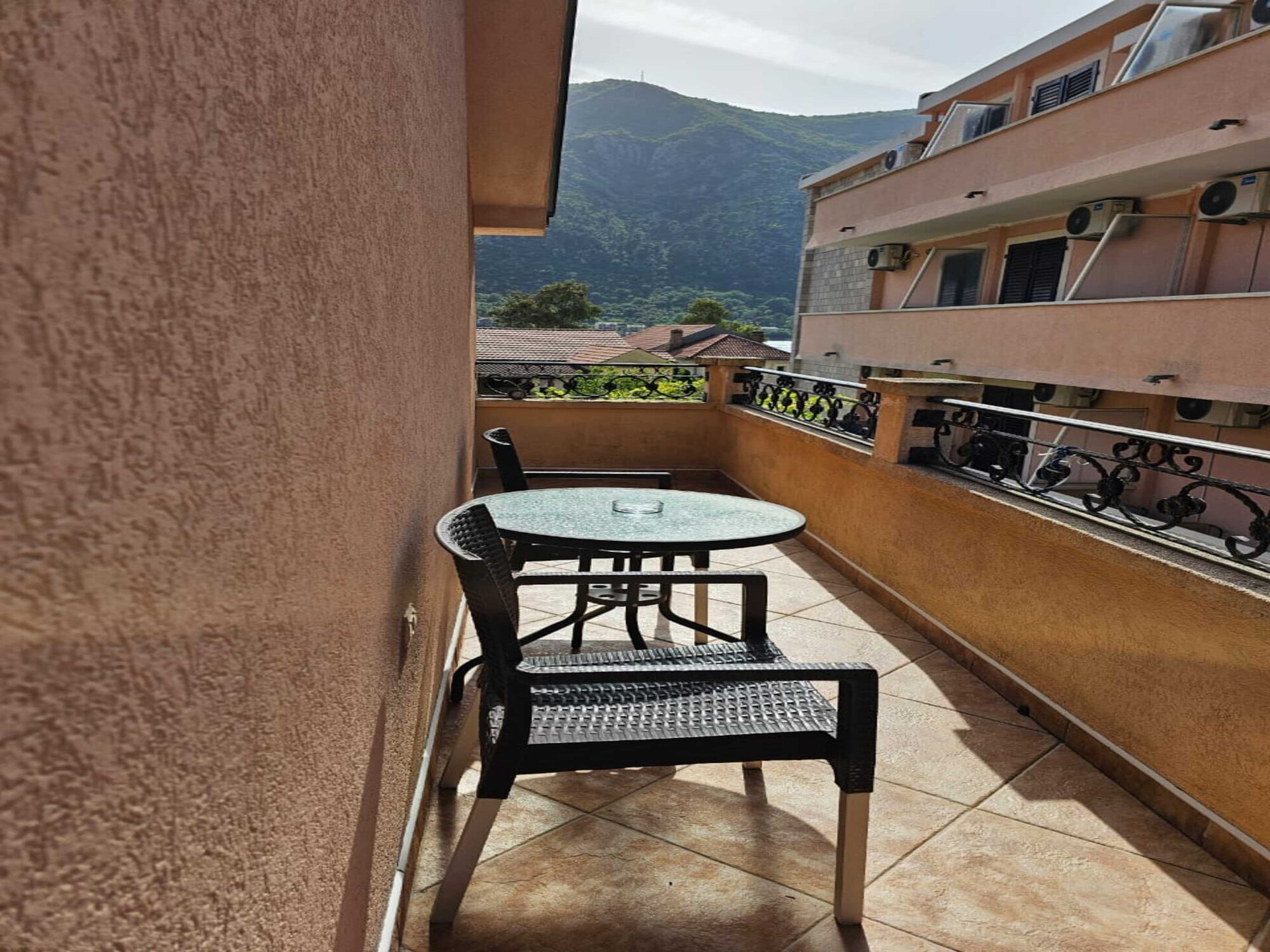 Stijlvol appartement in hartje Kotor met balkon en gedeeltelijk zeezicht - foto 5