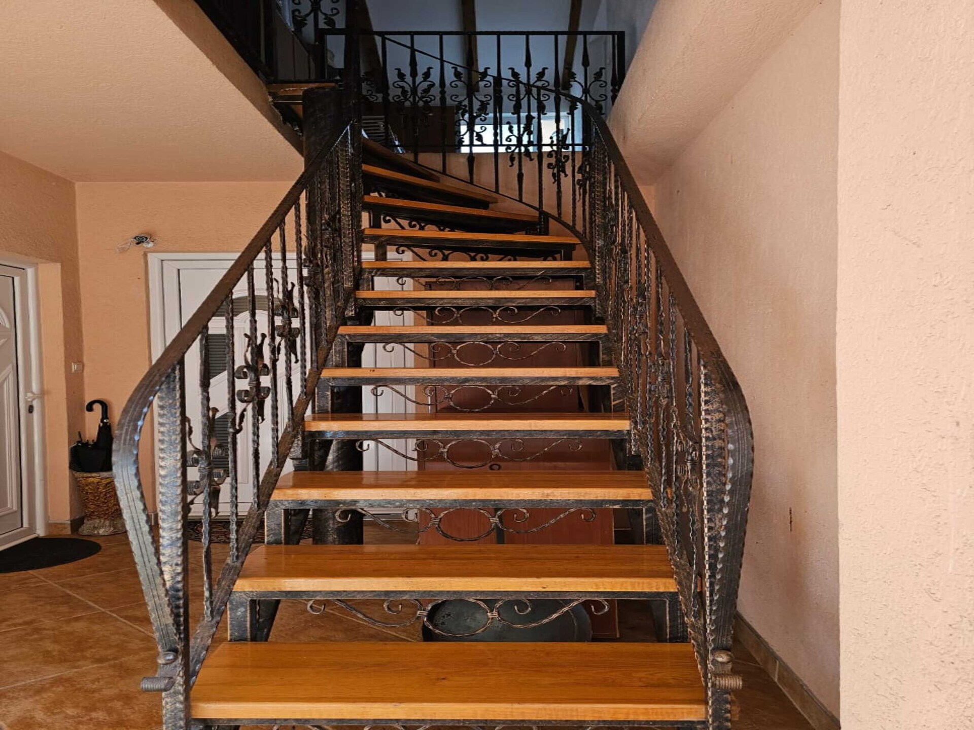 Stijlvol appartement in hartje Kotor met balkon en gedeeltelijk zeezicht - foto 6
