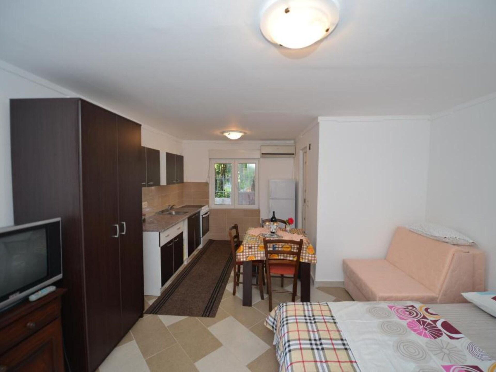 Studio met balkon op 100m van strand in Tivat - foto 1