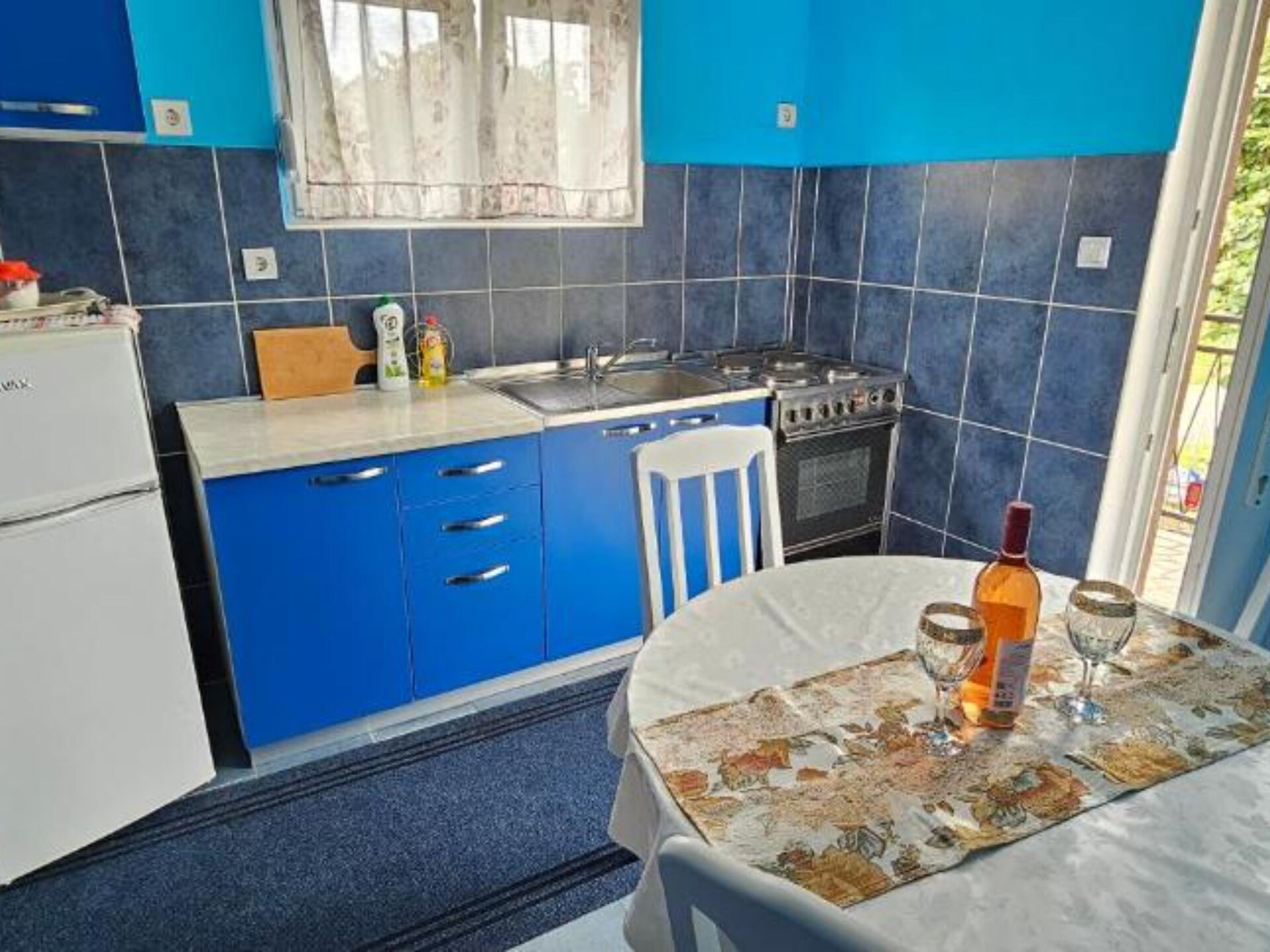 Strandappartement Tivat – Zeezicht, WiFi & op 100m van het strand - foto 2