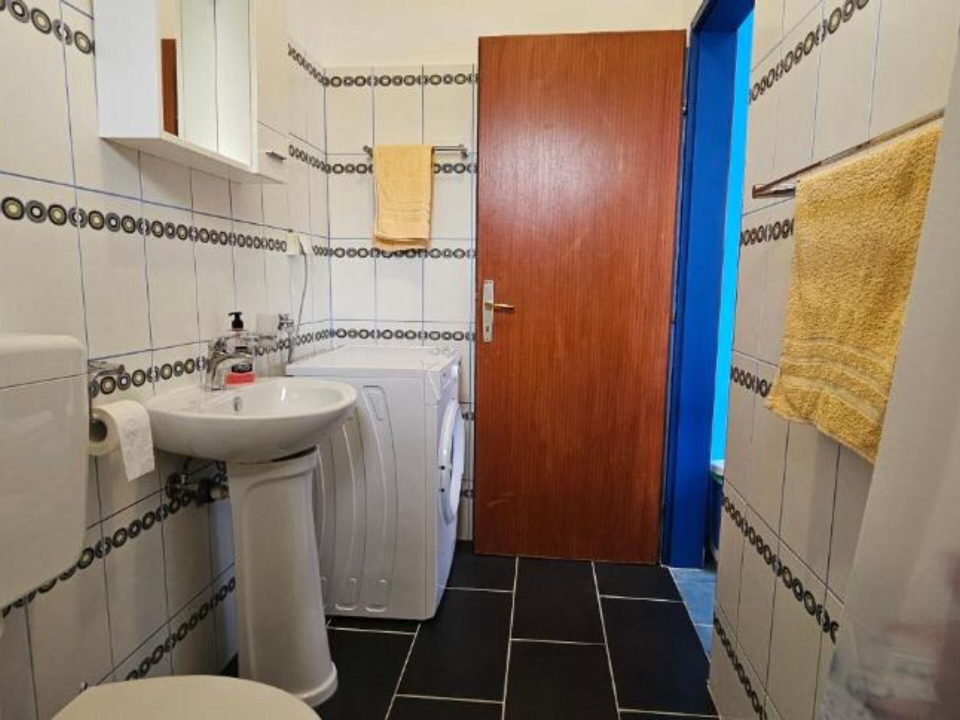 Strandappartement Tivat – Zeezicht, WiFi & op 100m van het strand - foto 7
