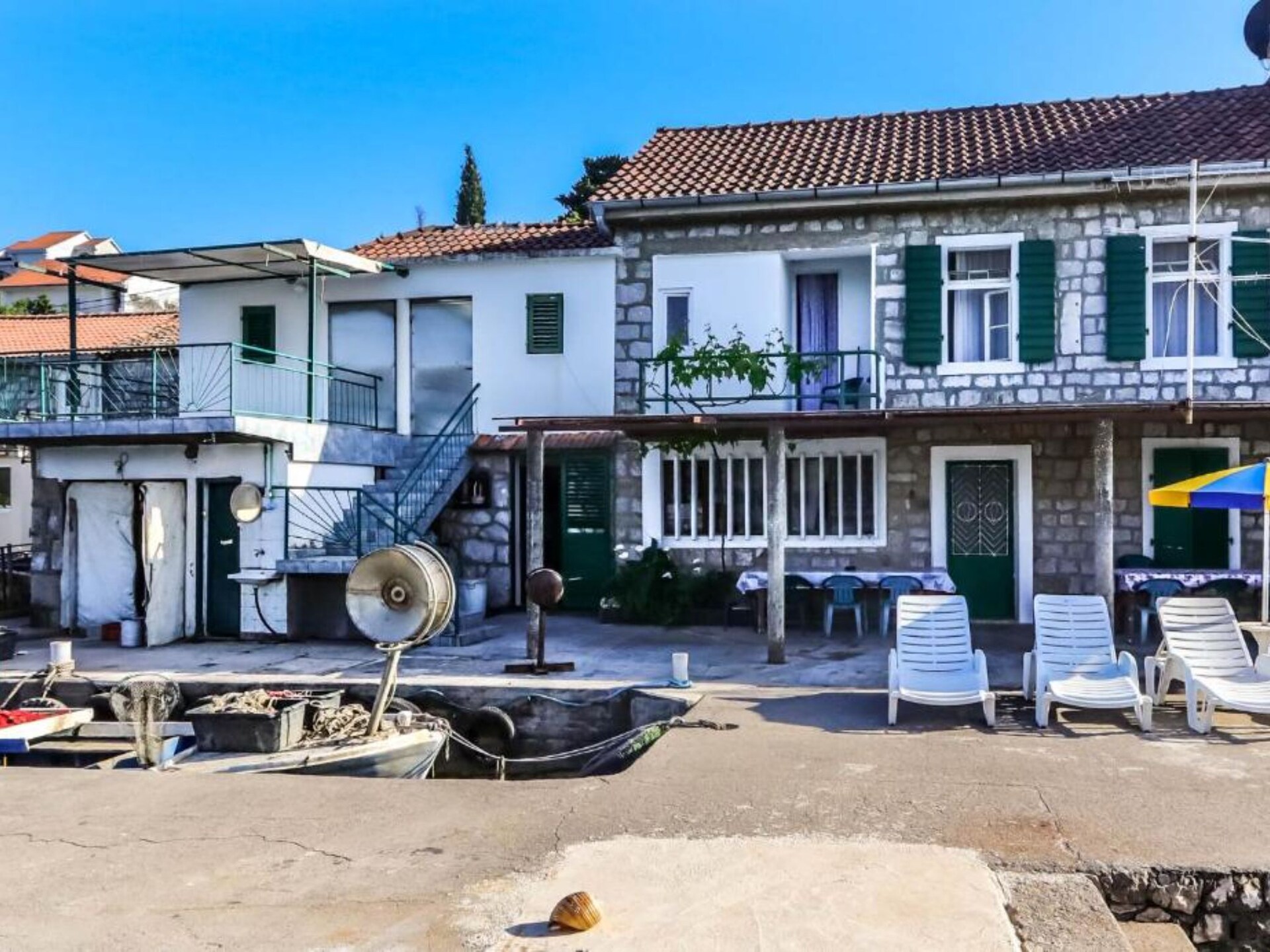 Beachfront Escape Bogisici: appartement direct aan zee voor 4 personen - foto 23