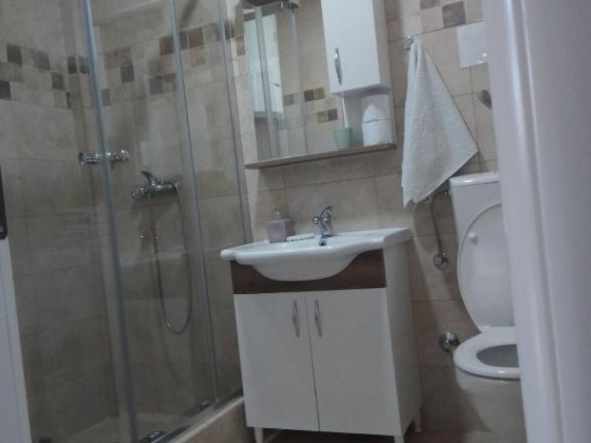 Adriatic Haven – Sfeervol appartement met terras in Tivat - foto 9