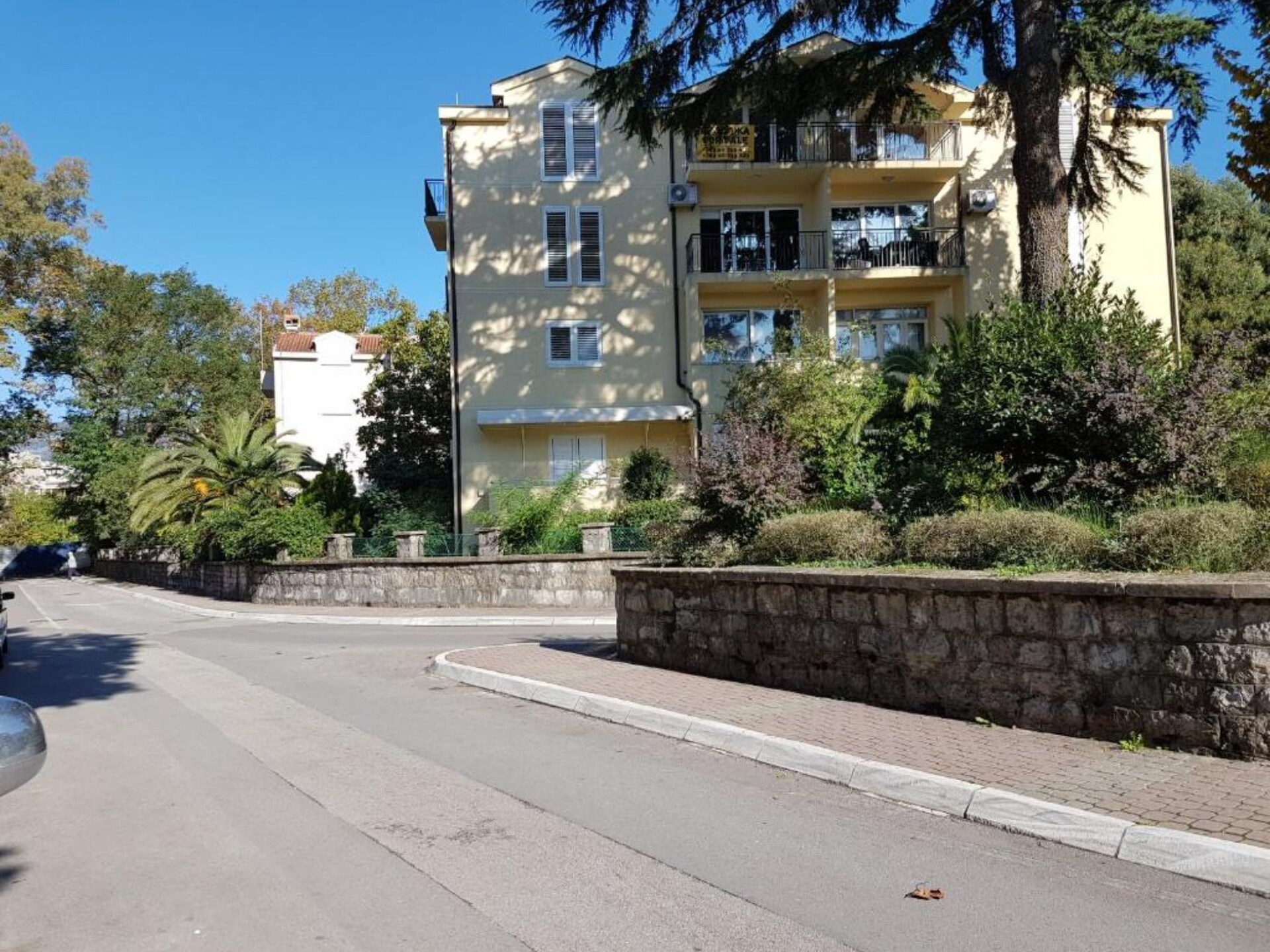 Rustiek Tivat appartement met balkon, gratis parkeren en strand op 200m - foto 26