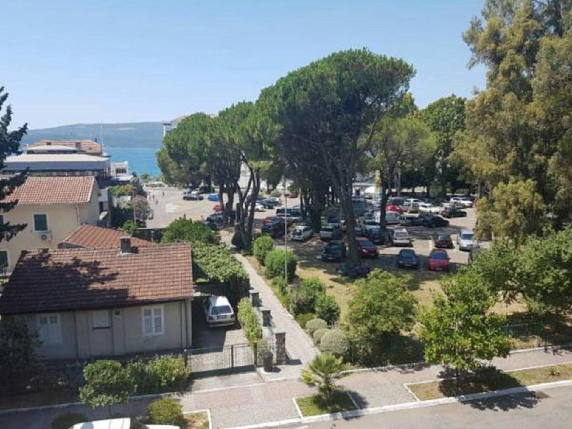 Rustiek Tivat appartement met balkon, gratis parkeren en strand op 200m - foto 23