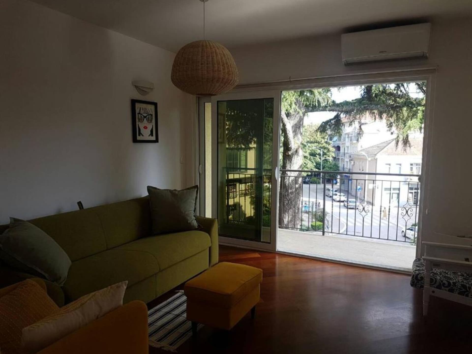 Rustiek Tivat appartement met balkon, gratis parkeren en strand op 200m - foto 5