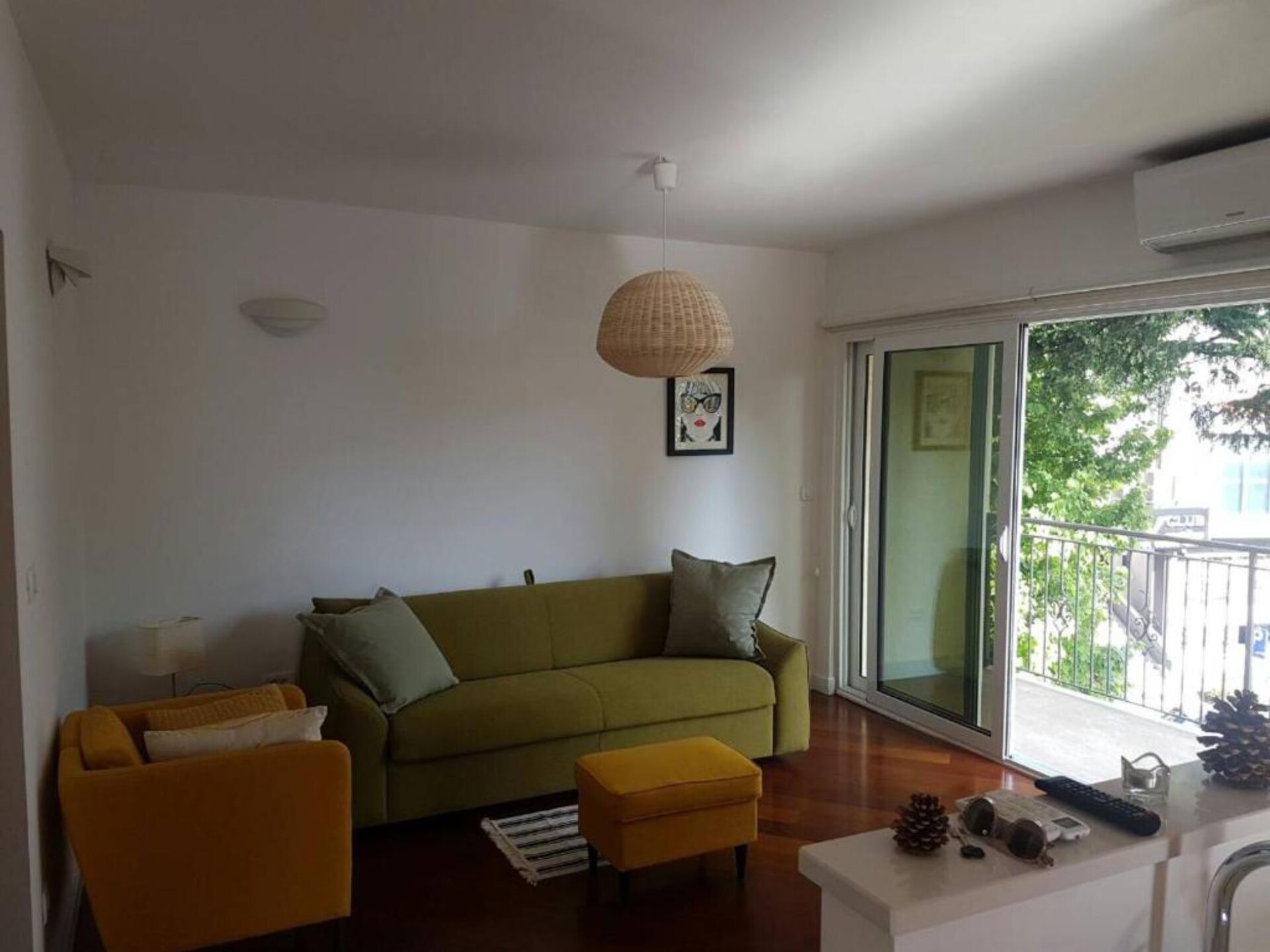 Rustiek Tivat appartement met balkon, gratis parkeren en strand op 200m - foto 8