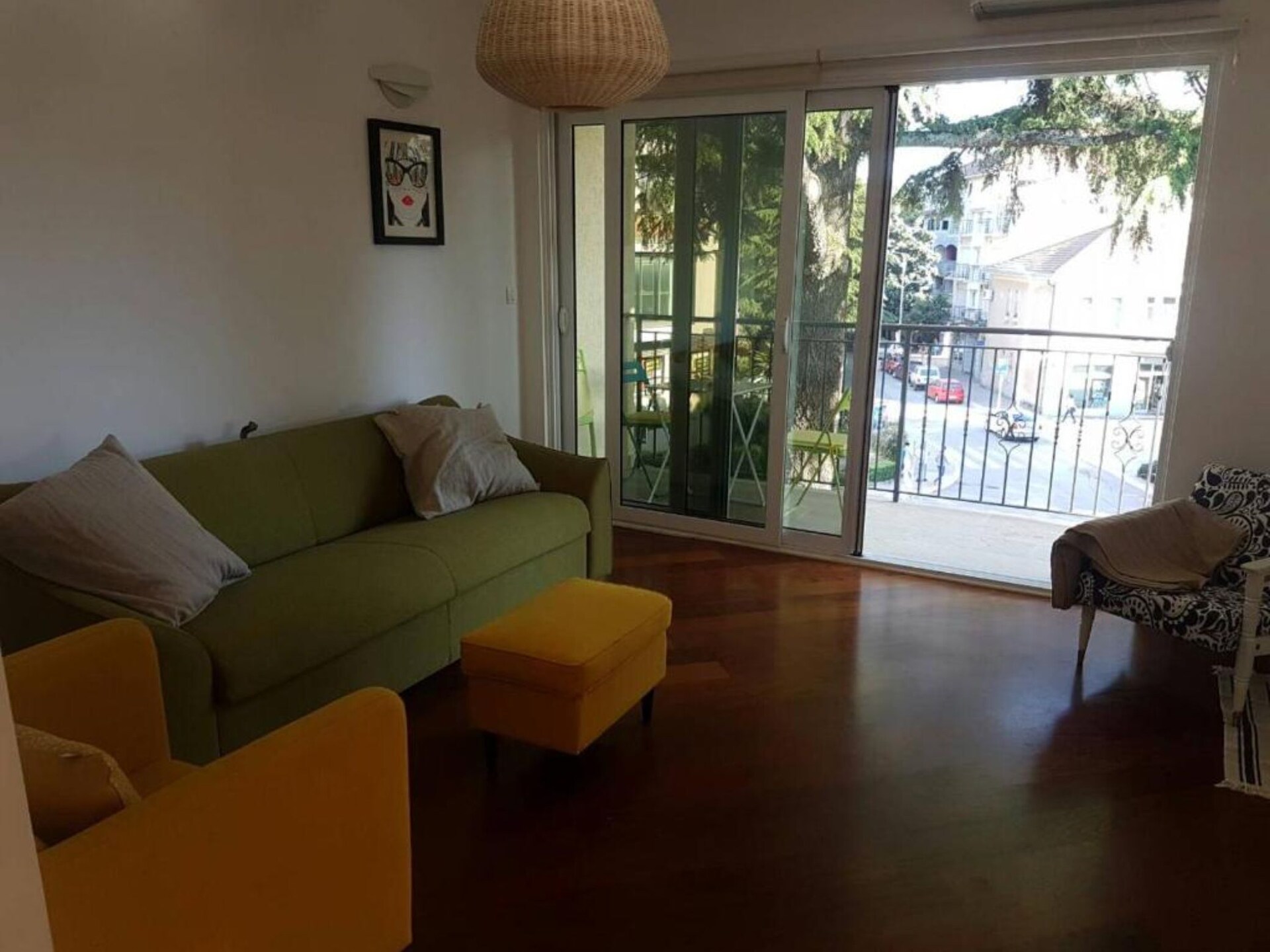 Rustiek Tivat appartement met balkon, gratis parkeren en strand op 200m - foto 9