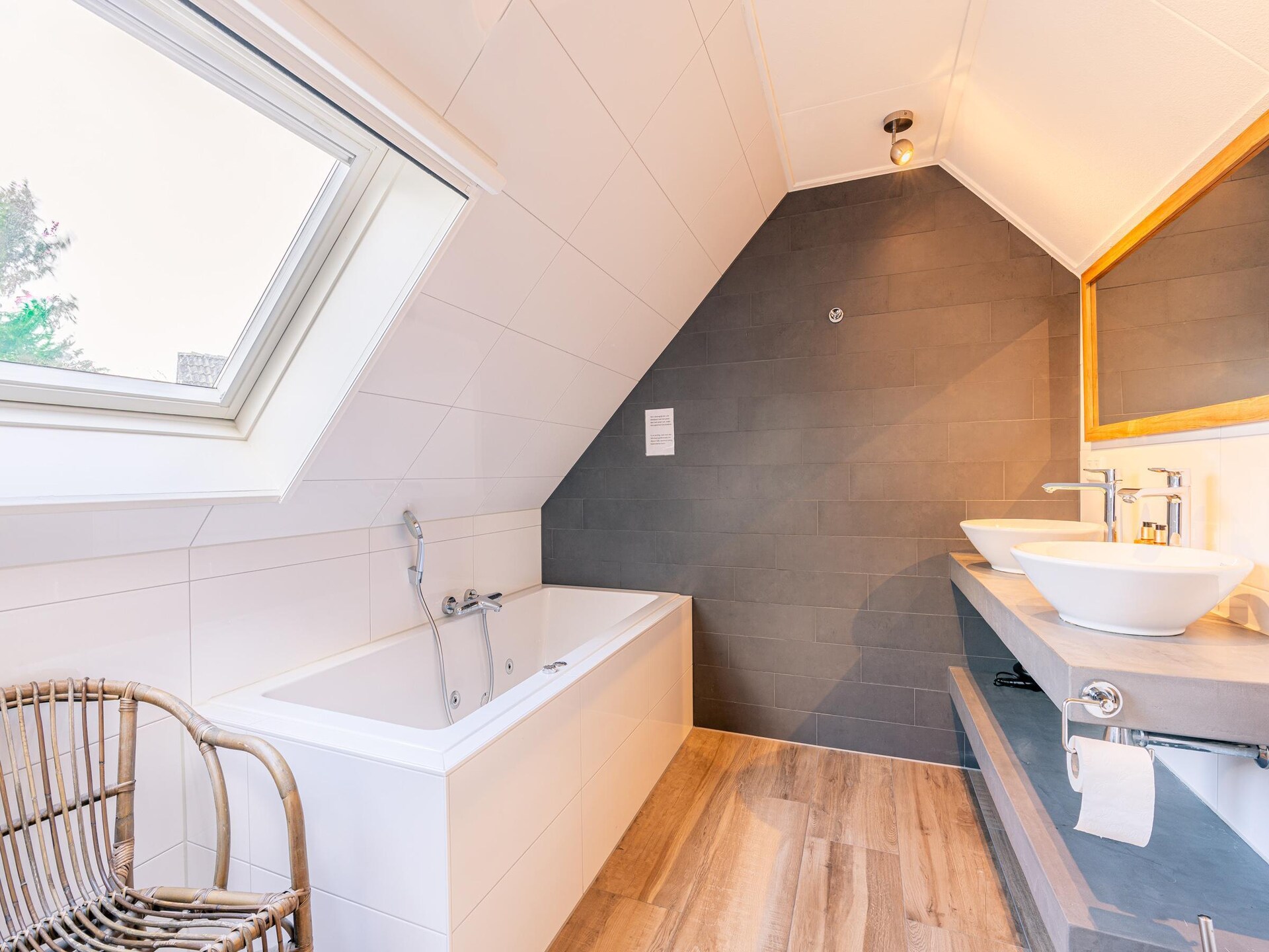Luxe vrijstaande villa met whirlpool op 5* park bij De Koog - foto 11