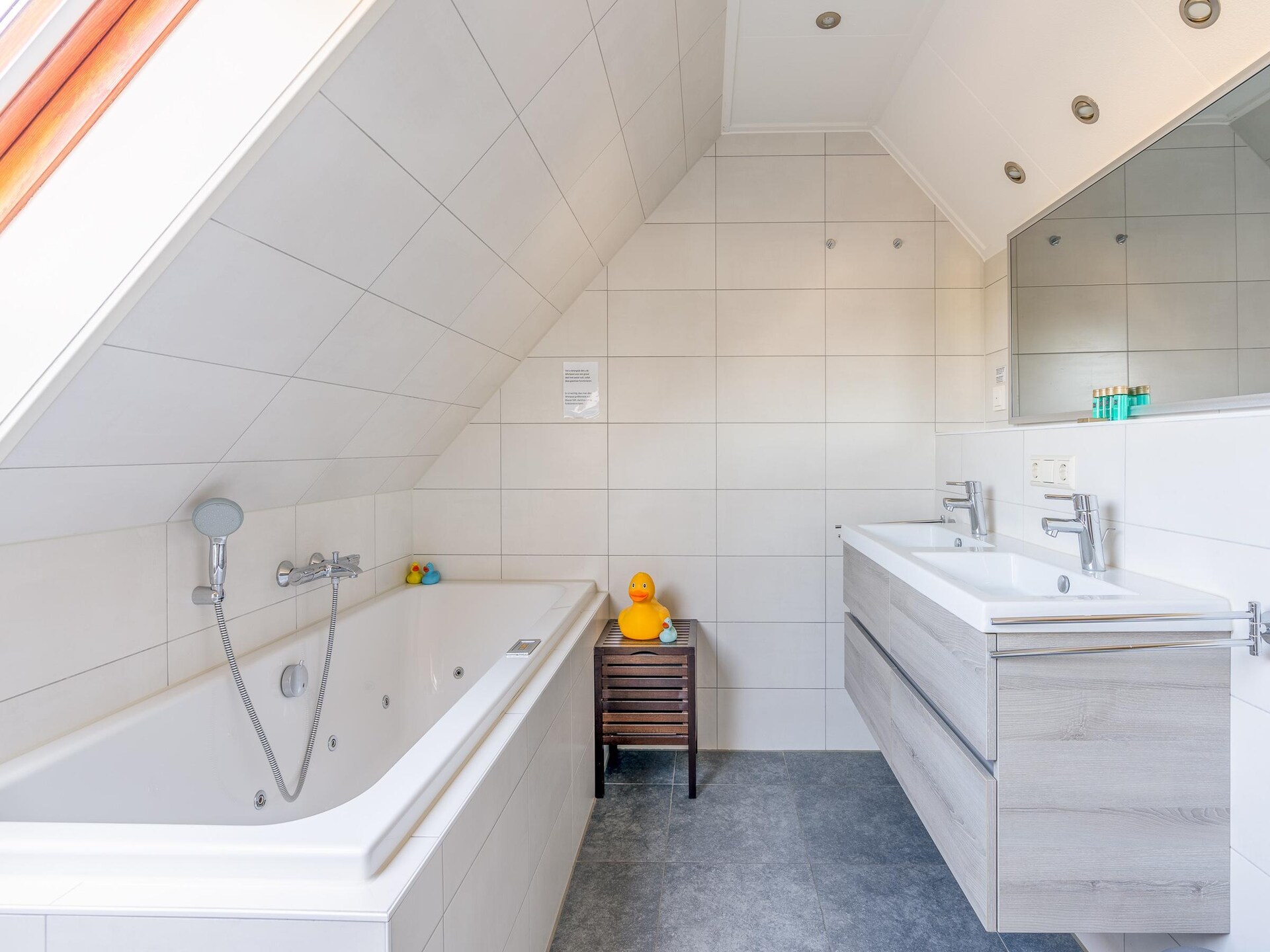 Luxe vrijstaande villa met whirlpool op 5-sterren park bij De Koog - foto 11