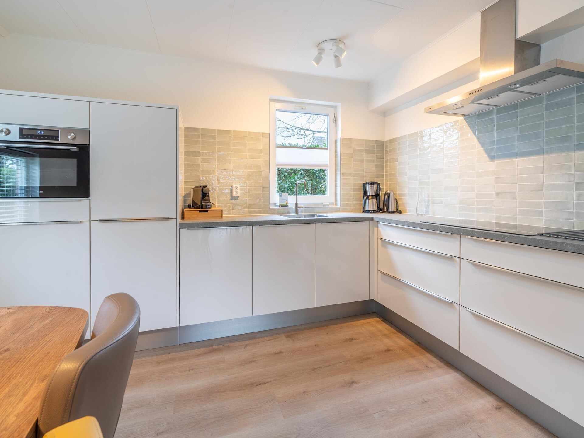 Vrijstaande villa met whirlpool op vakantiepark in bosrijke omgeving bij De Koog - foto 11