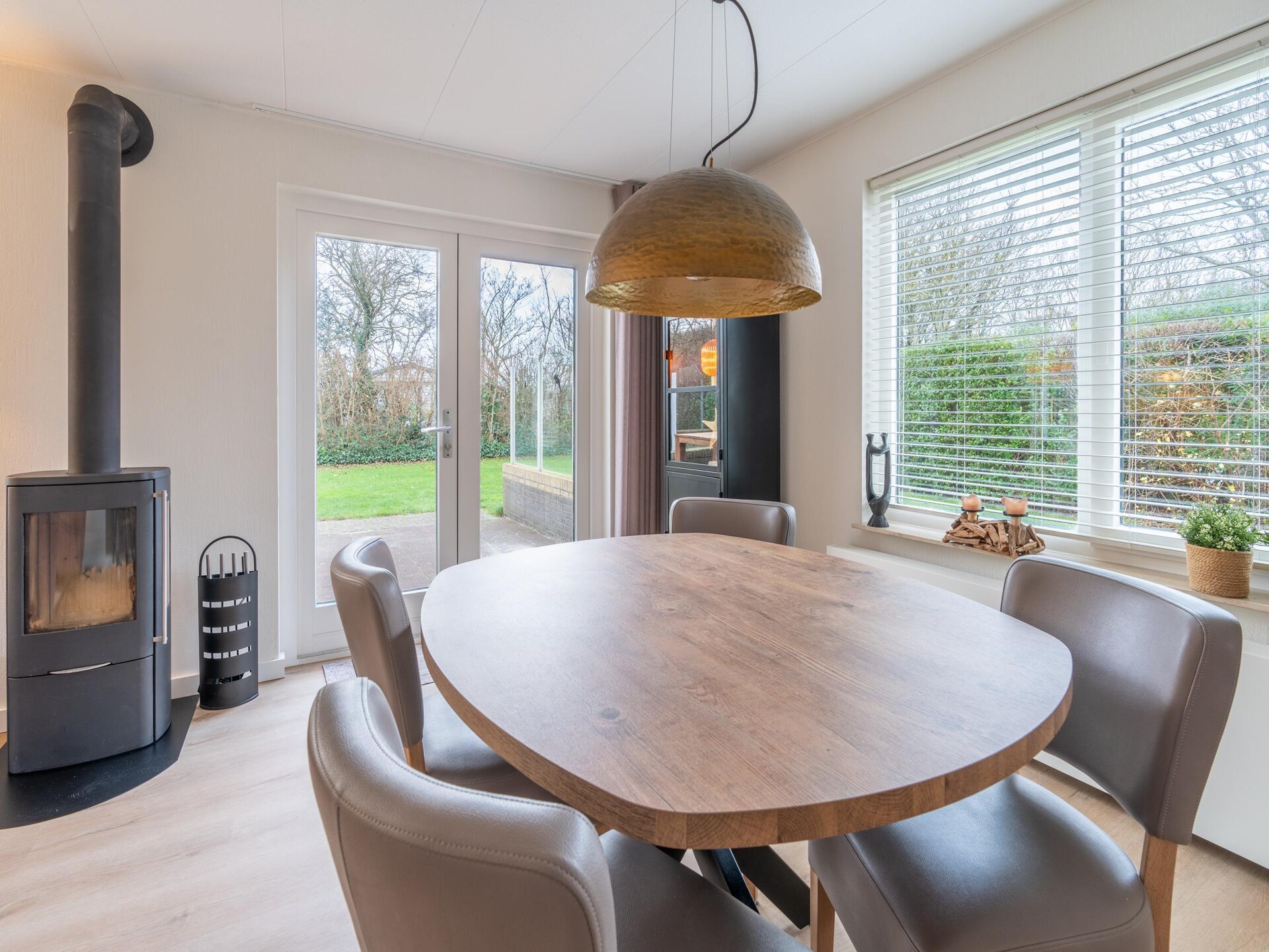 Vrijstaande villa met whirlpool op vakantiepark in bosrijke omgeving bij De Koog - foto 8
