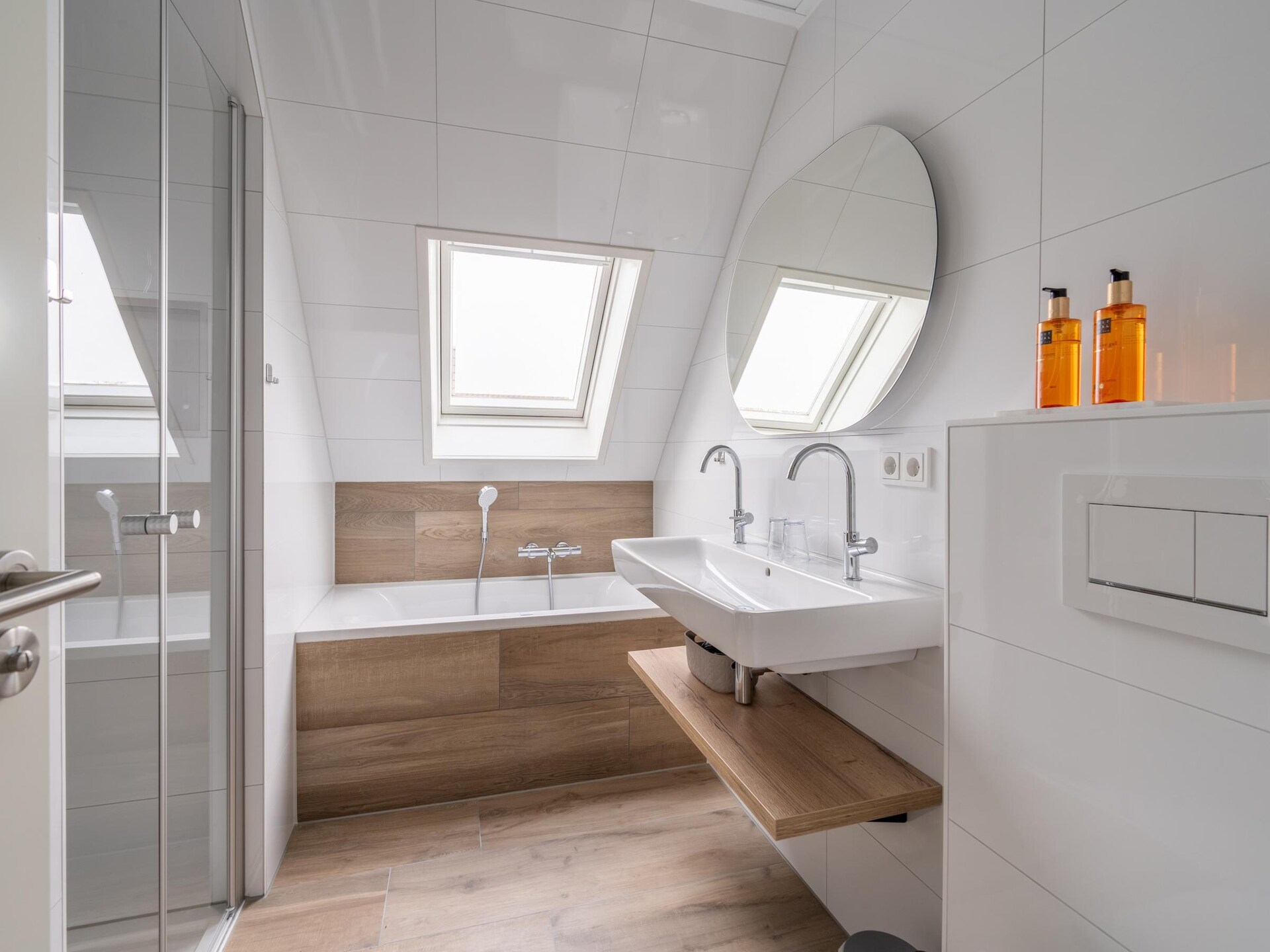 Vrijstaande villa met whirlpool op vakantiepark in bosrijke omgeving bij De Koog - foto 14
