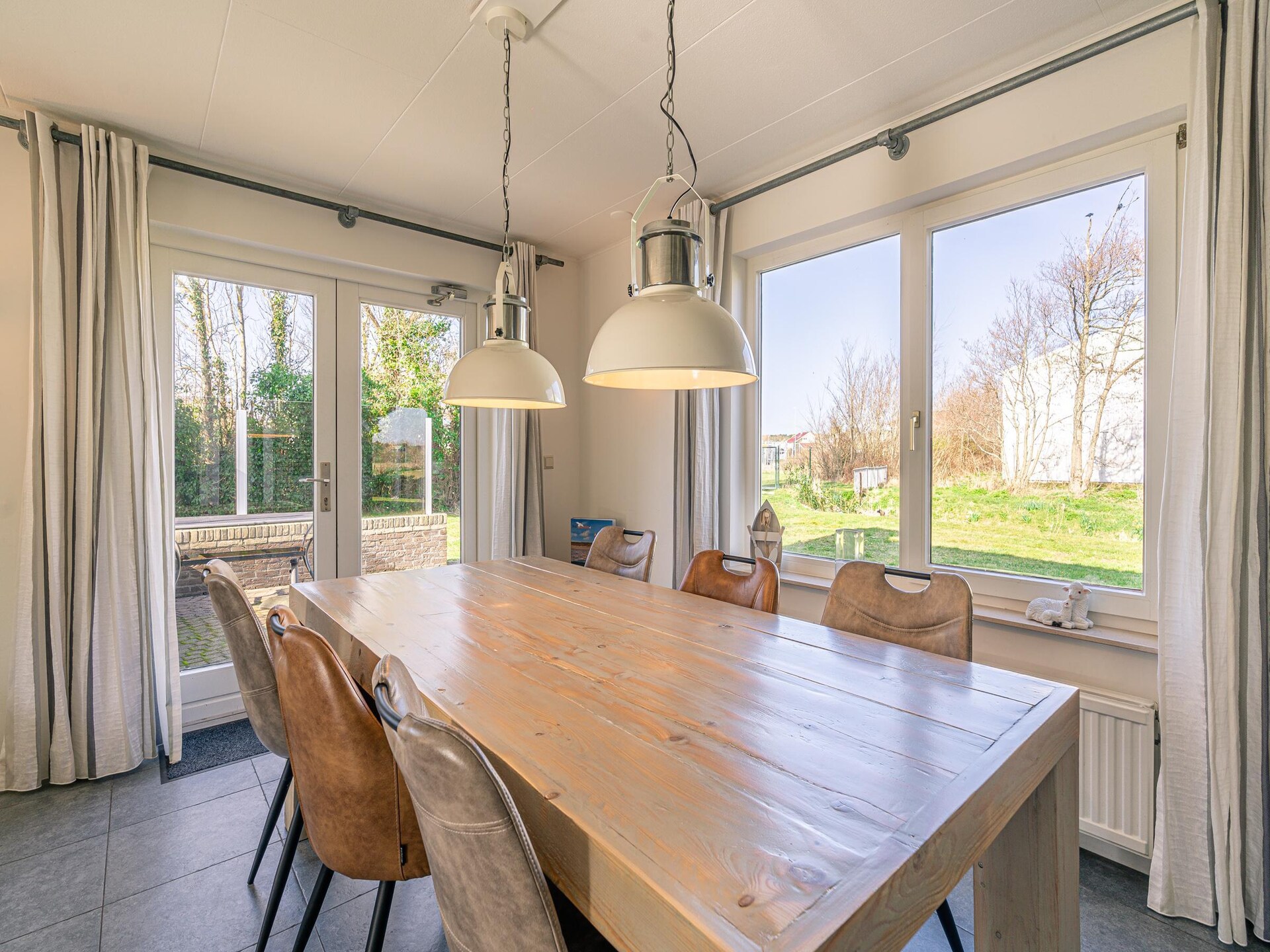 Luxe vrijstaande villa met sauna en whirlpool, 2km van strand - foto 7