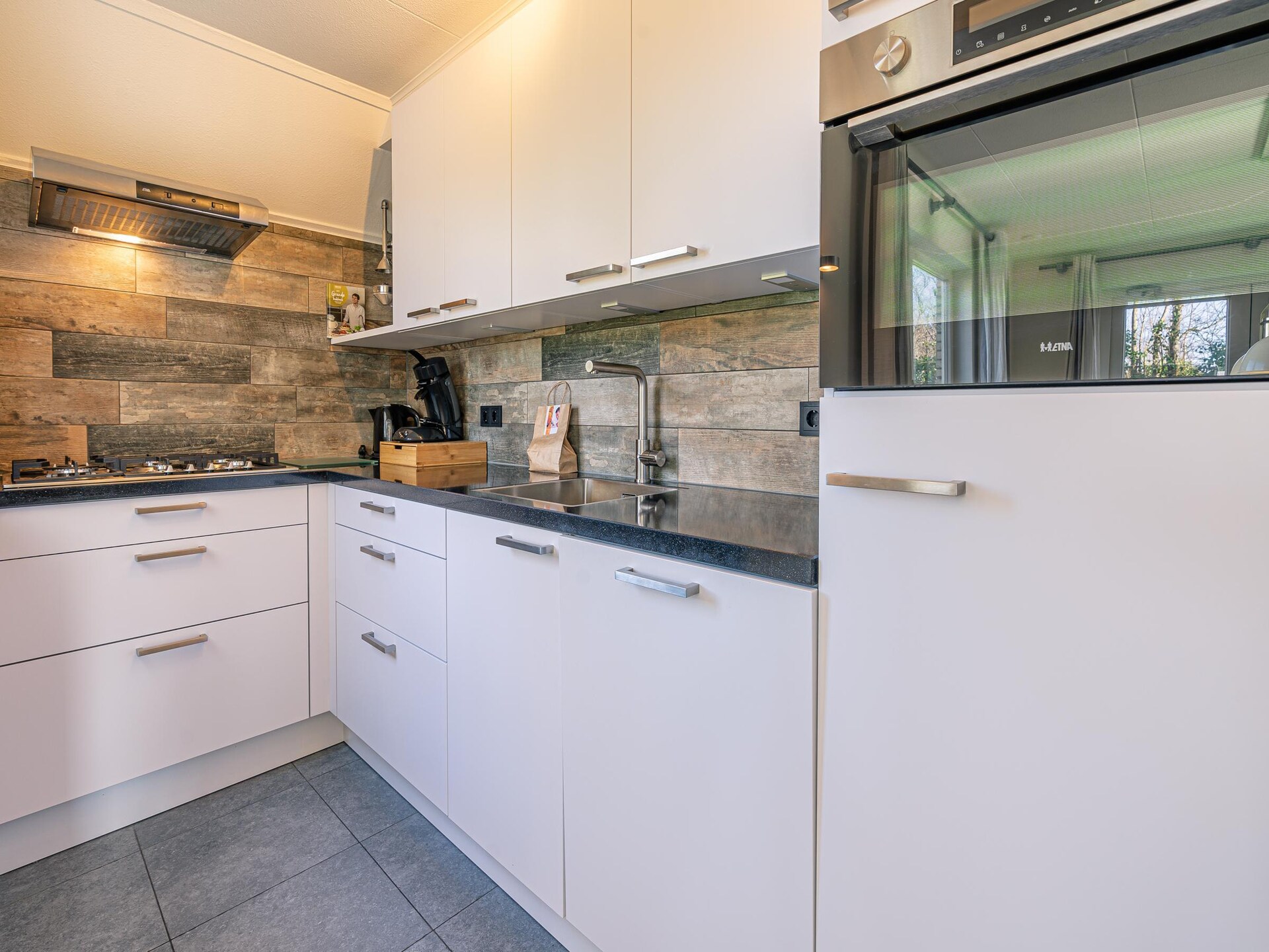 Luxe vrijstaande villa met sauna en whirlpool, 2km van strand - foto 8