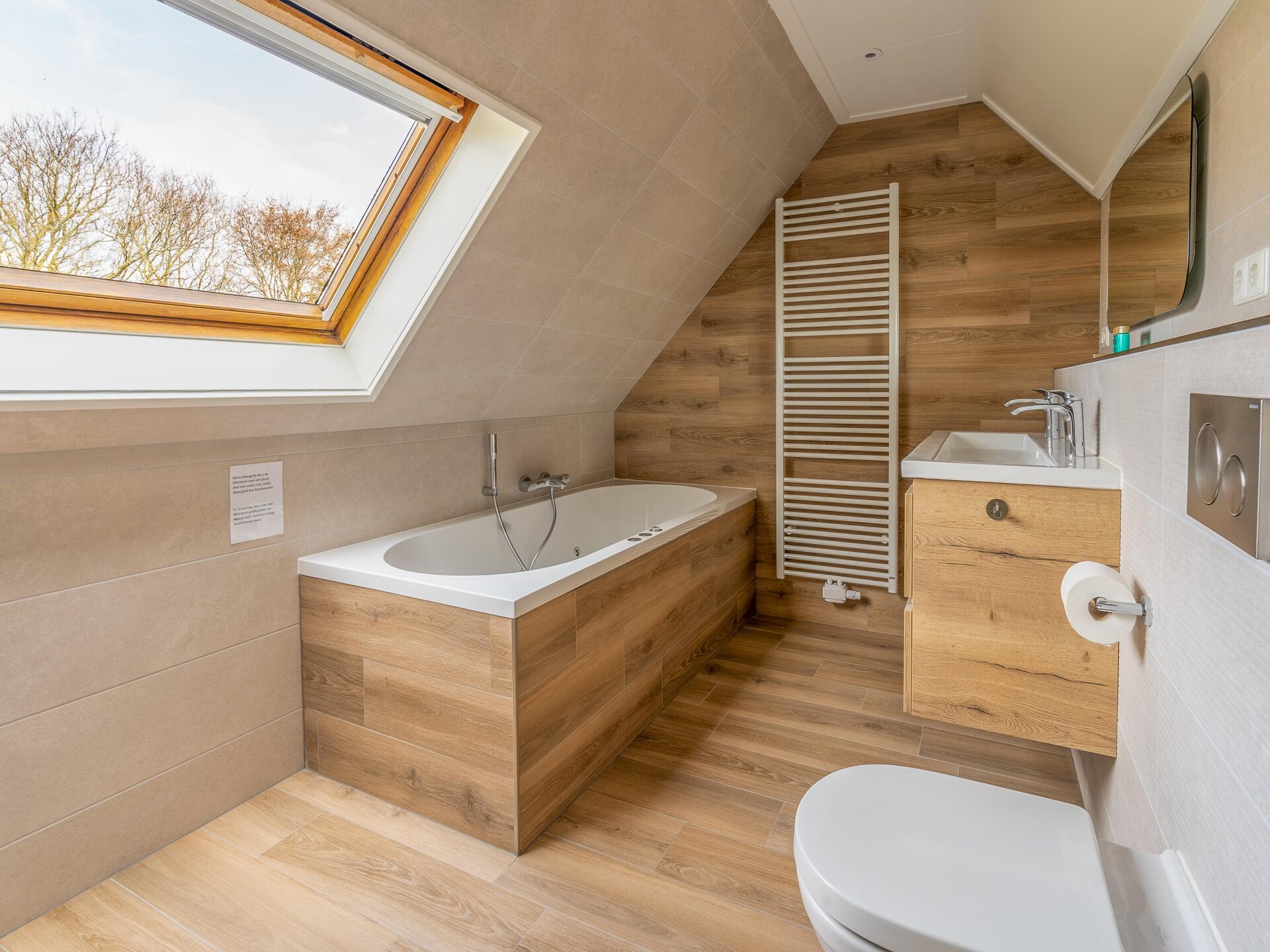 Luxe vrijstaande villa met sauna en whirlpool, 2km van strand - foto 13