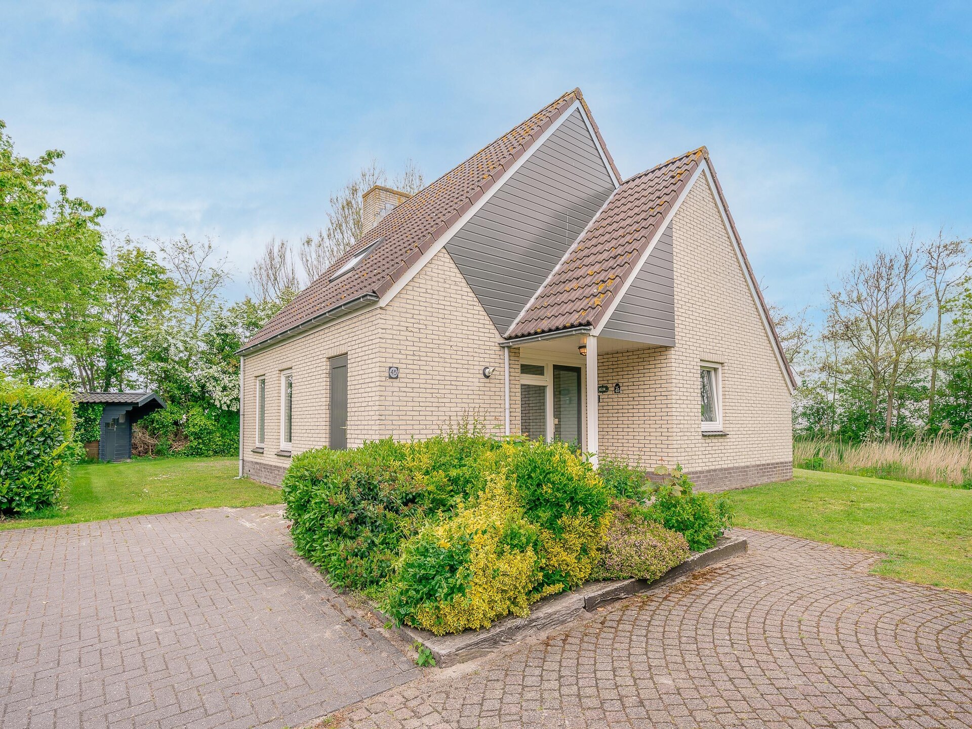 Luxe vrijstaande villa met sauna en whirlpool, 2km van strand - foto 14