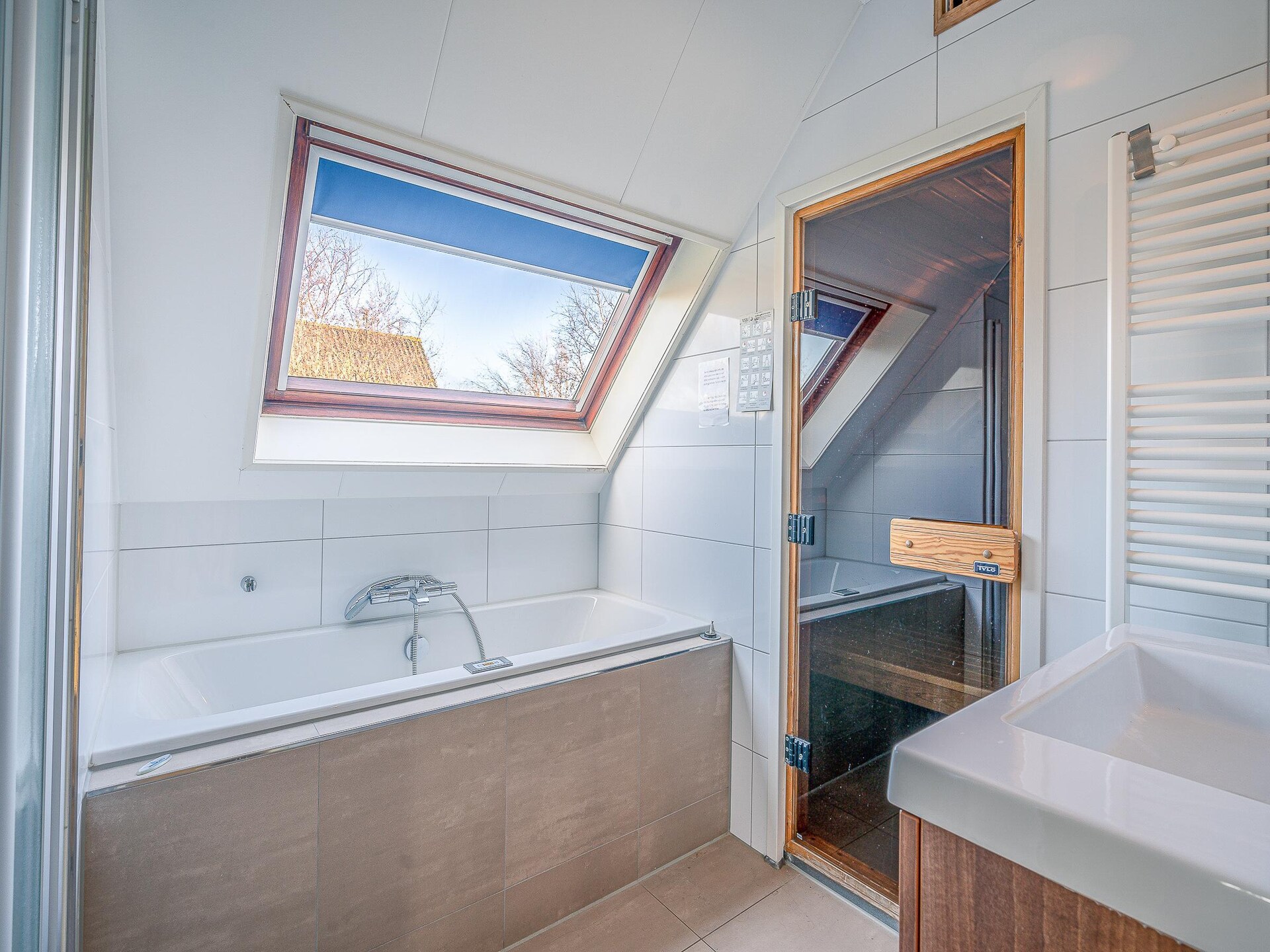 Luxe 6-persoons villa met sauna en whirlpool in het bos bij De Koog - foto 13
