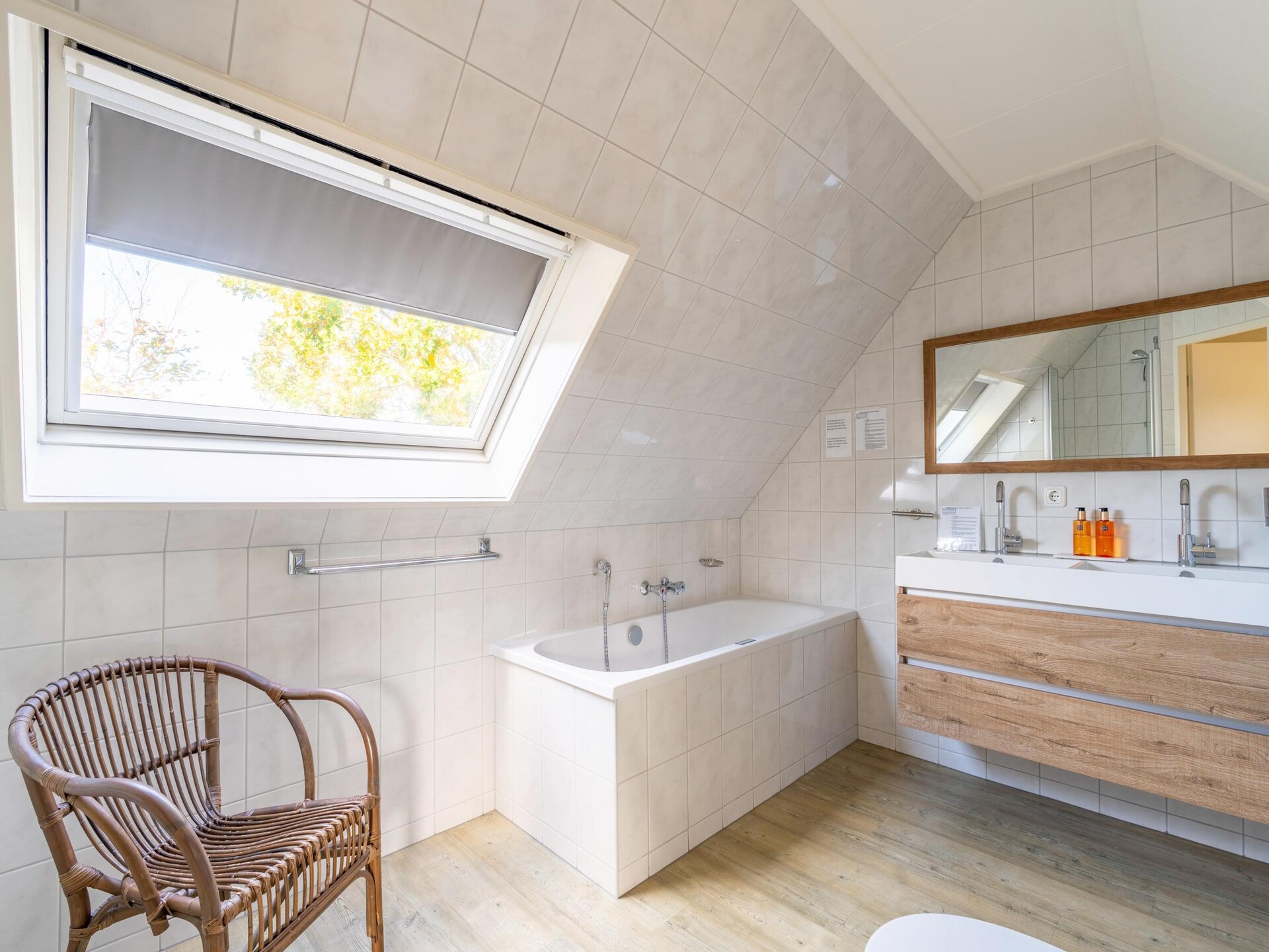 Luxueuze villa met whirlpool in bosrijk Villapark Kamperfoelie - foto 11