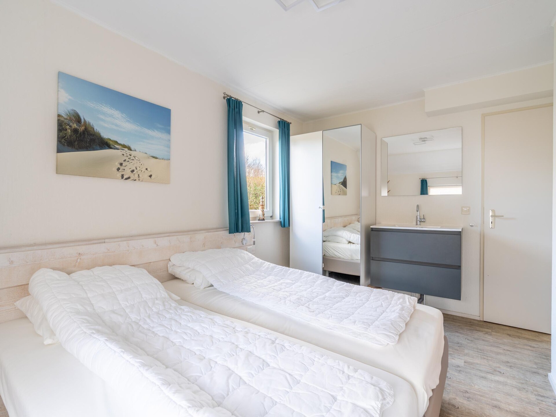 Luxe 6-persoons villa met sauna en whirlpool in bosrijk park bij De Koog - foto 11
