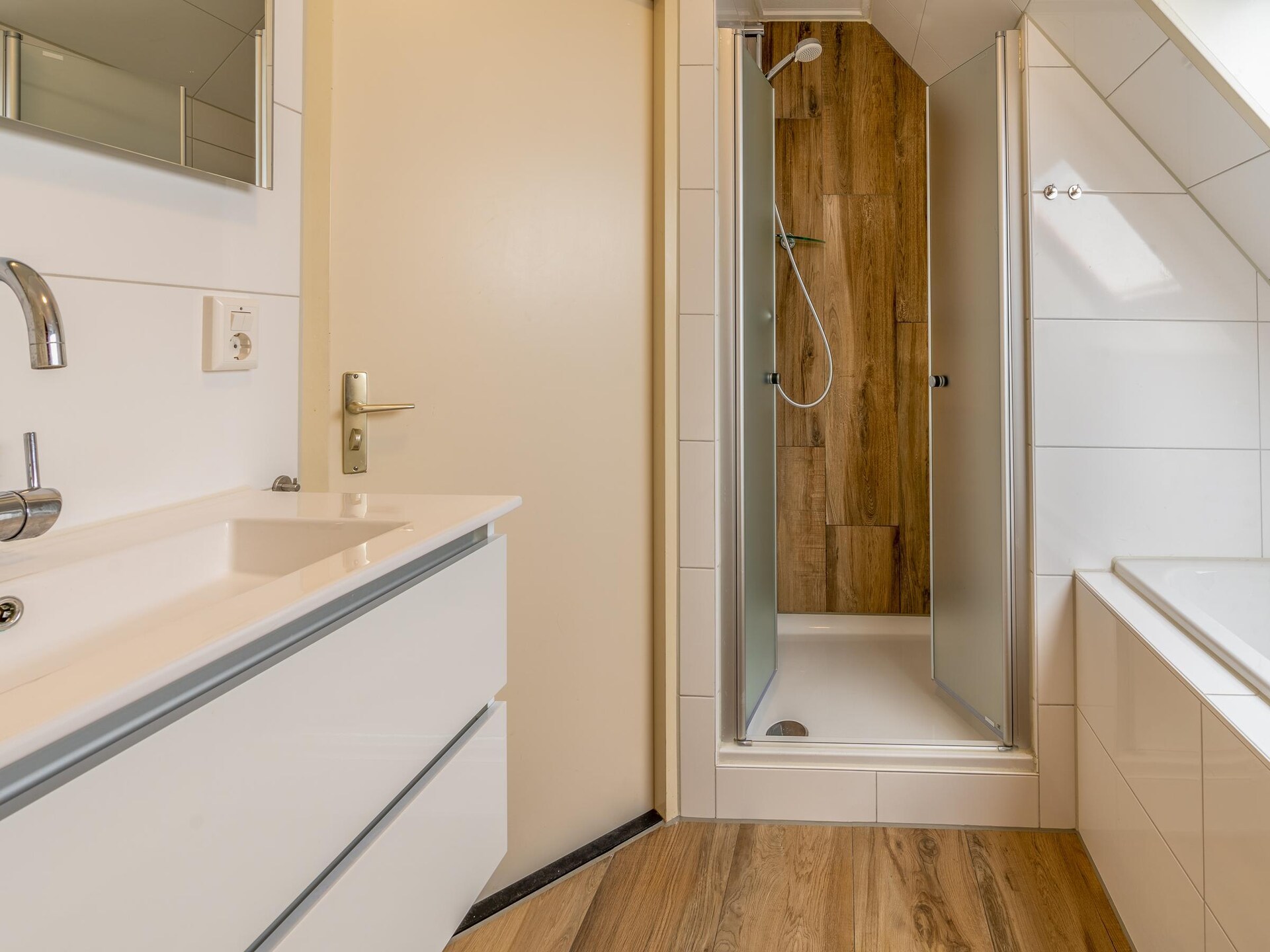 Luxe 6-persoons villa met sauna en whirlpool in bosrijk park bij De Koog - foto 15