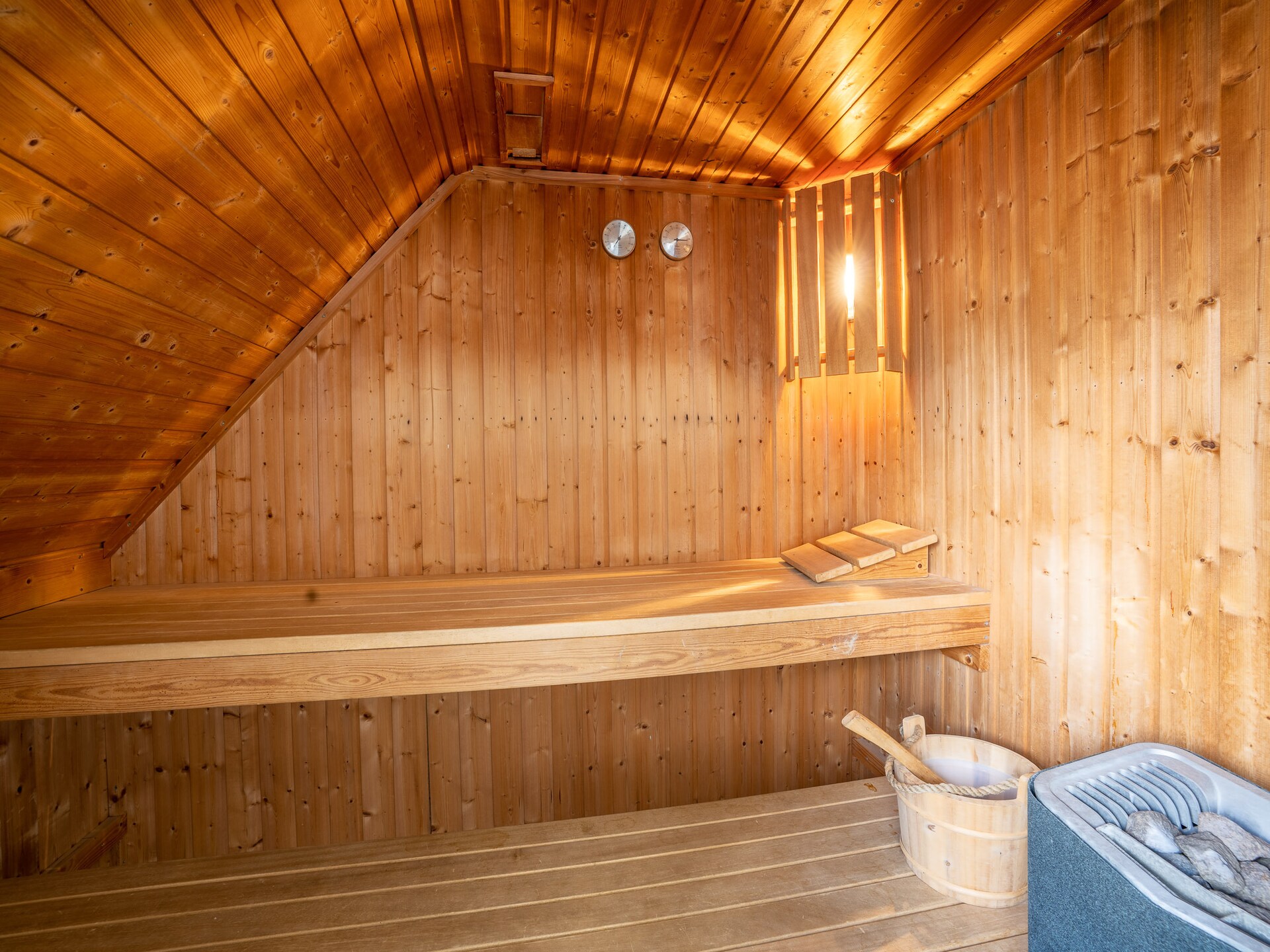 Luxueuze 6-persoons villa met sauna en whirlpool op Villapark Kamperfoelie - foto 14