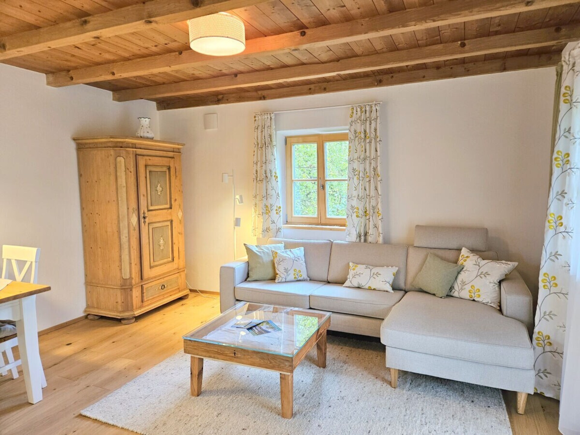 Sfeervol eco-appartement met zonnig balkon en uitzicht op weilanden - foto 10