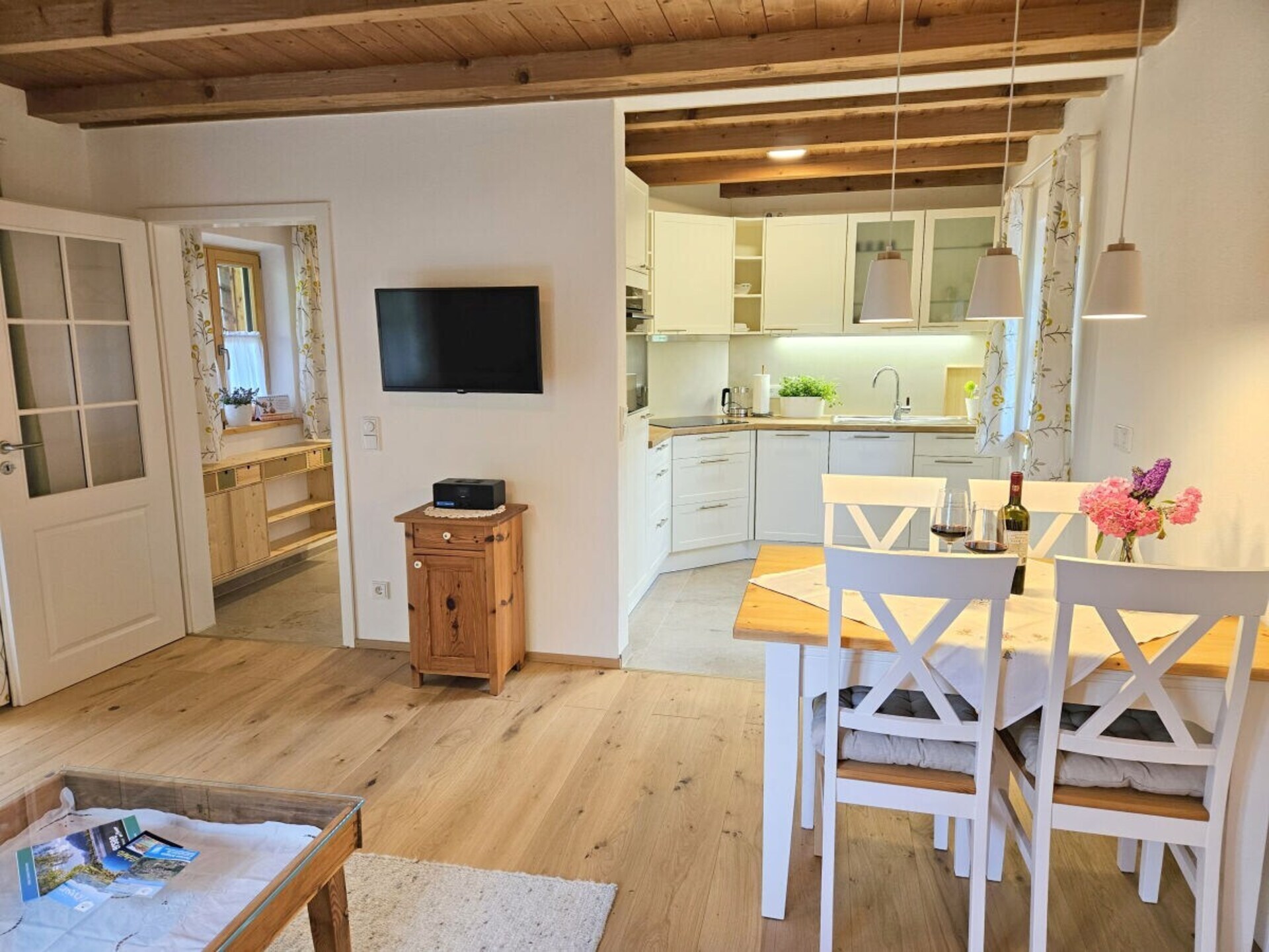 Sfeervol eco-appartement met zonnig balkon en uitzicht op weilanden - foto 12