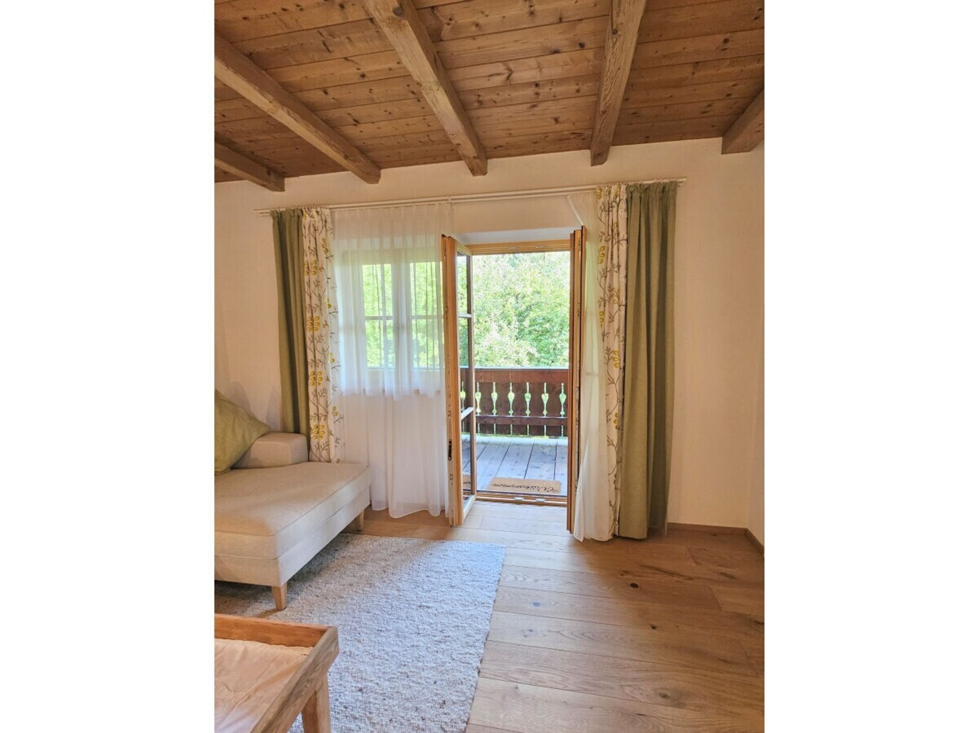 Sfeervol eco-appartement met zonnig balkon en uitzicht op weilanden - foto 14