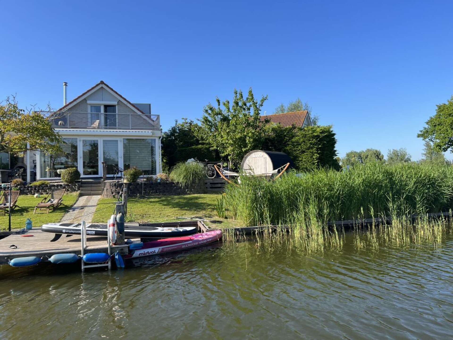 AnkerLiebe: Vrijstaand vakantiehuis met sauna, aanlegsteiger en IJsselmeerzicht - foto 10