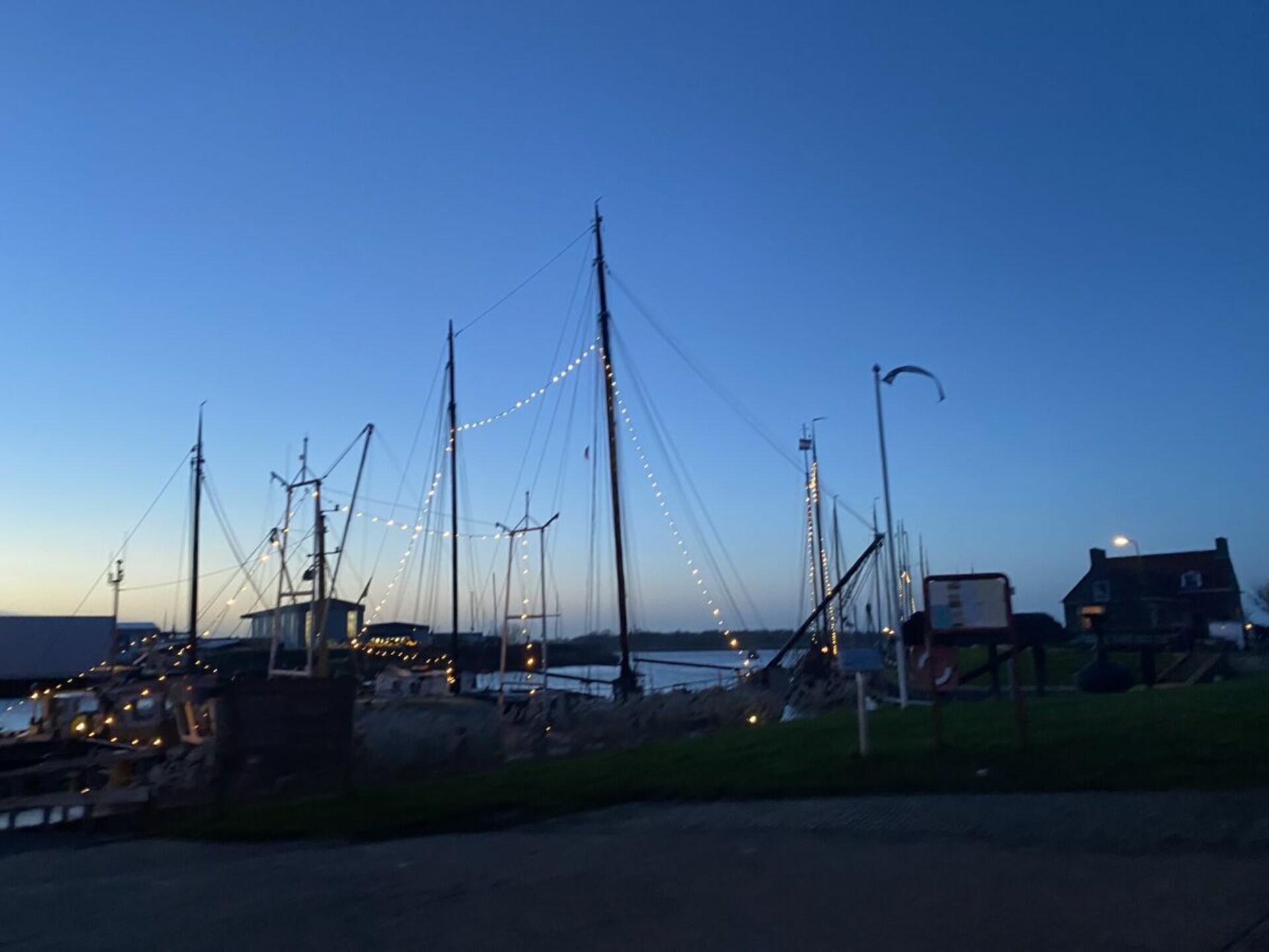 AnkerLiebe: Vrijstaand vakantiehuis met sauna, aanlegsteiger en IJsselmeerzicht - foto 31