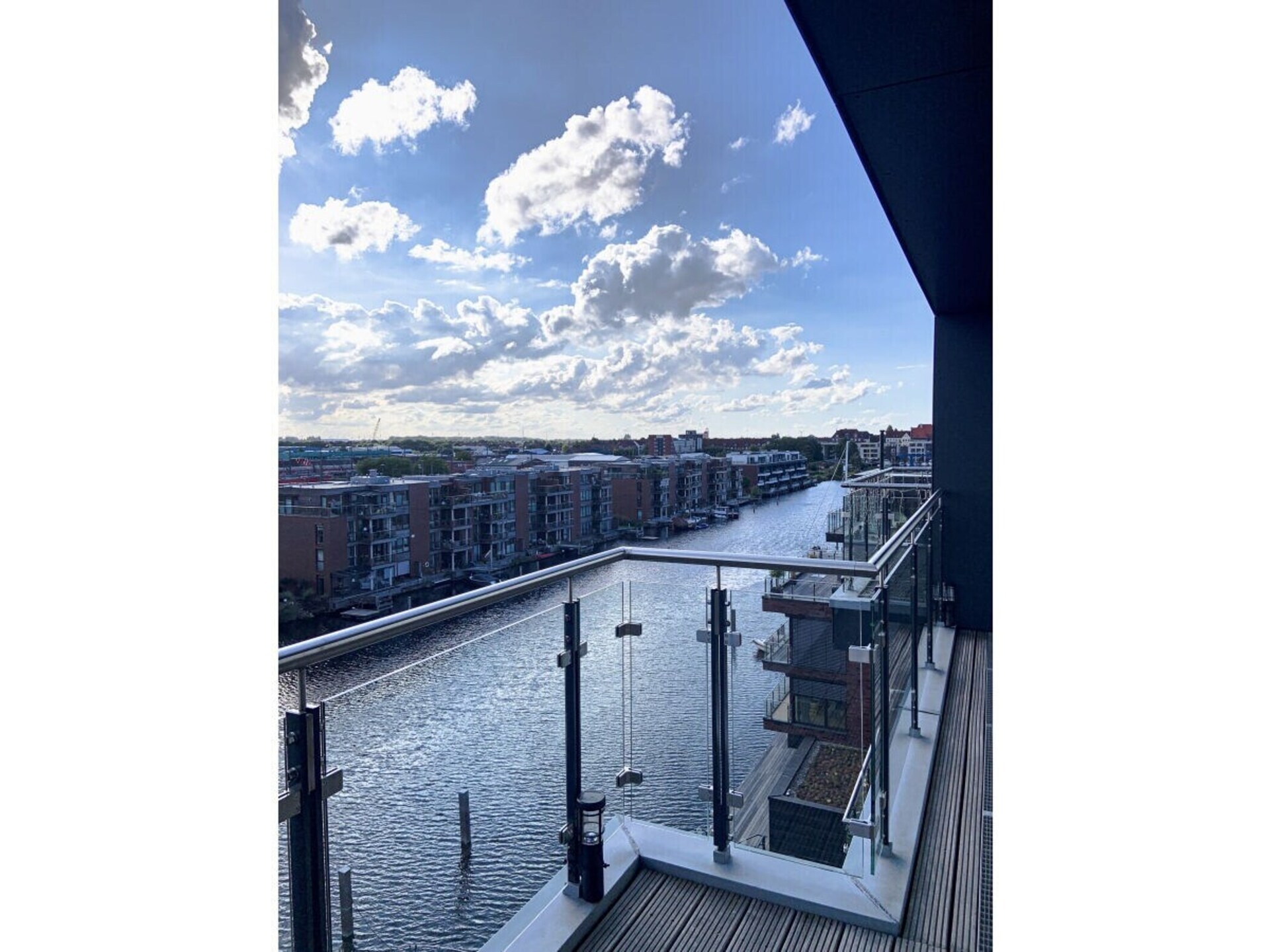 Historisch havenappartement met privésteiger en roeiboot in Emden - foto 13