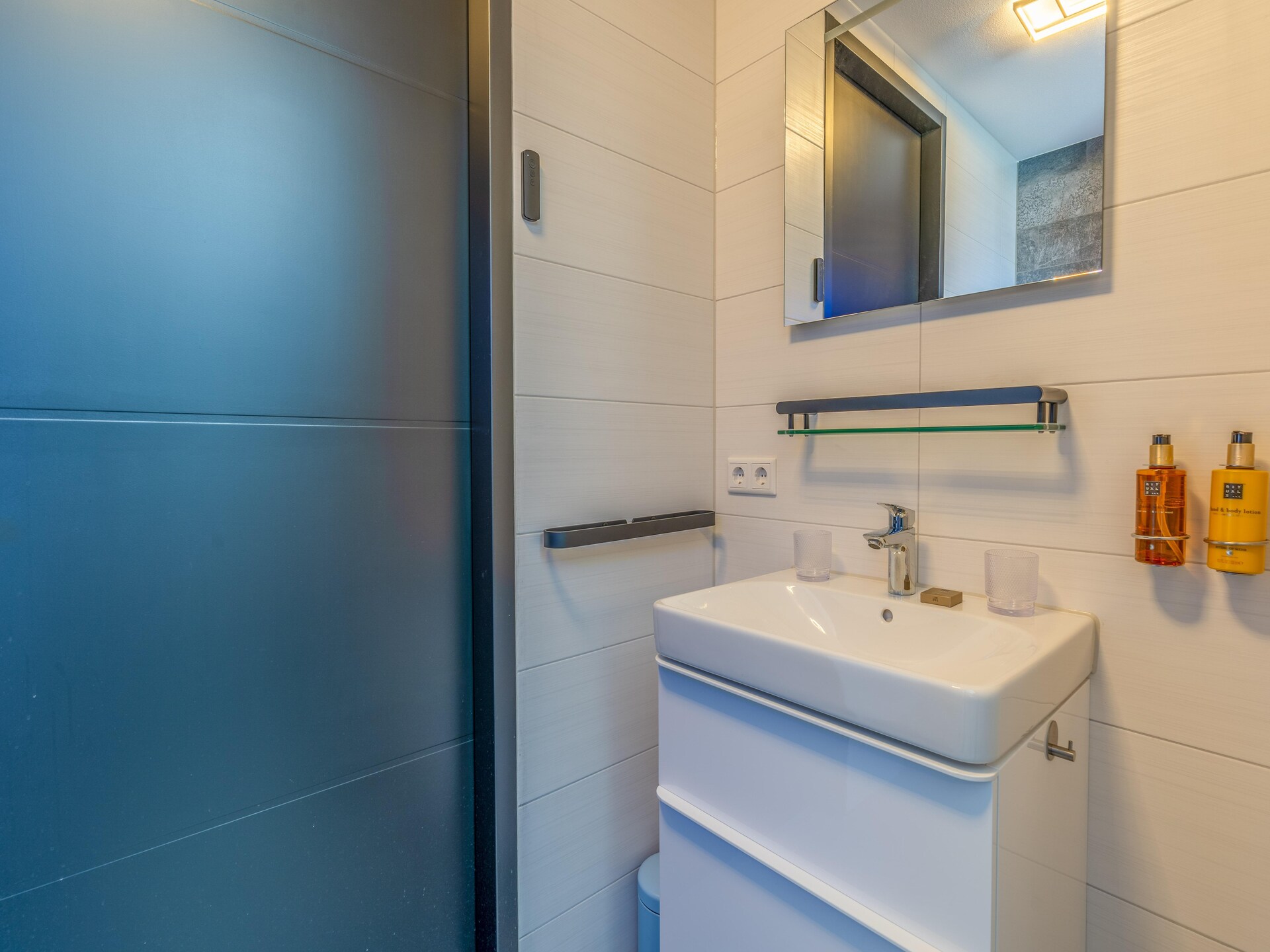 Natuurvilla Waalerburght 18: Luxe schapenboet met sauna op Texel - foto 21
