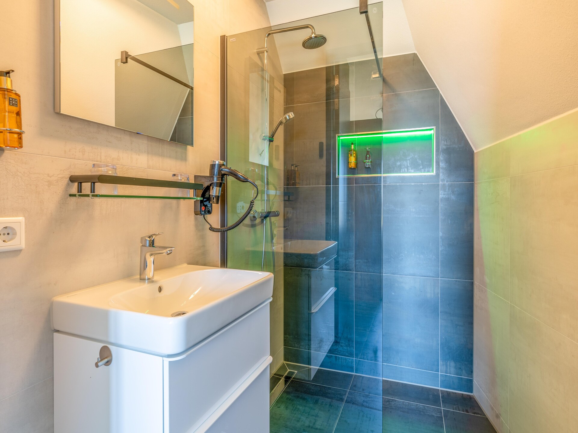 Natuurvilla Waalerburght 18: Luxe schapenboet met sauna op Texel - foto 23