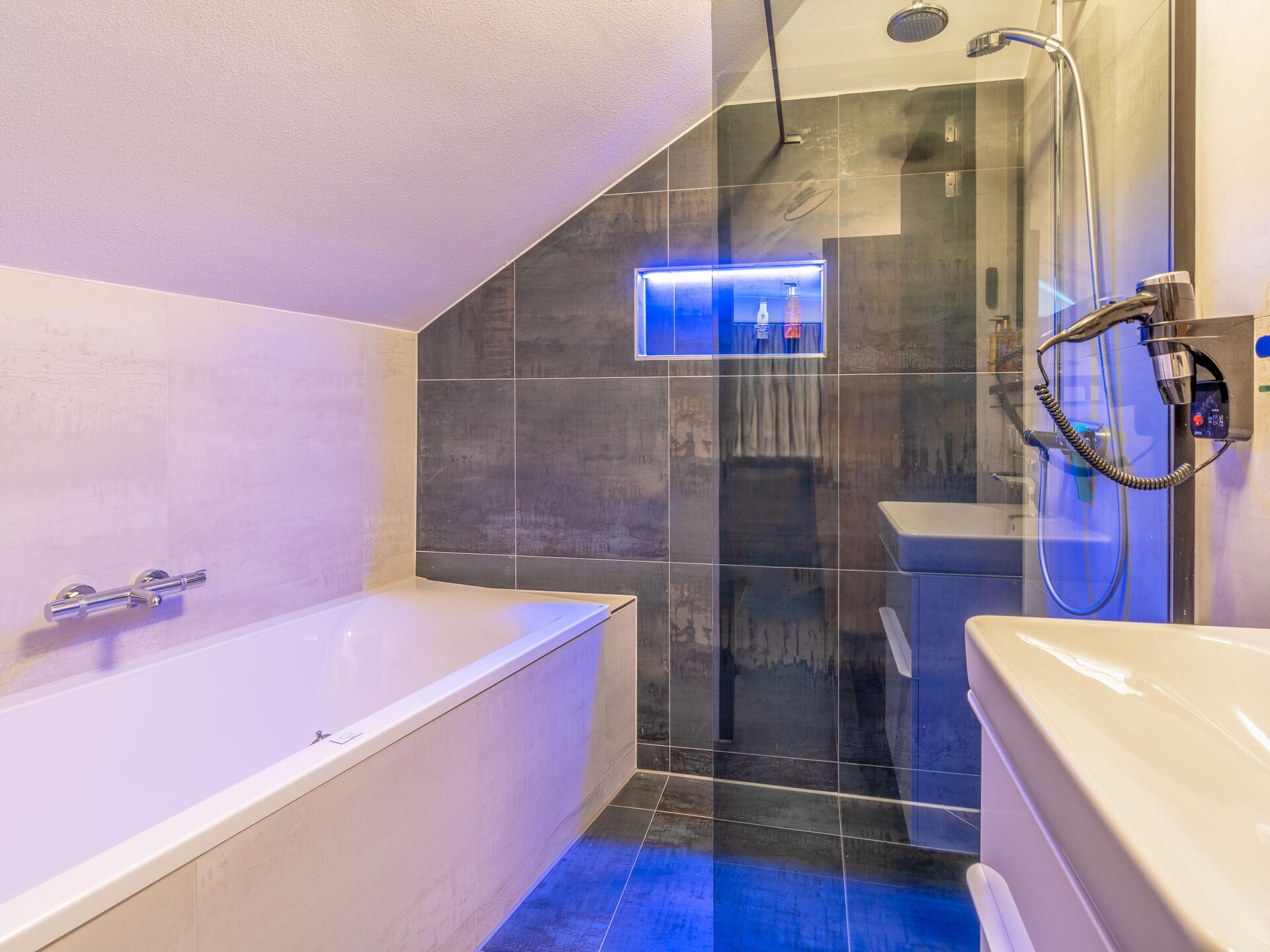 Natuurvilla Waalerburght 18: Luxe schapenboet met sauna op Texel - foto 24