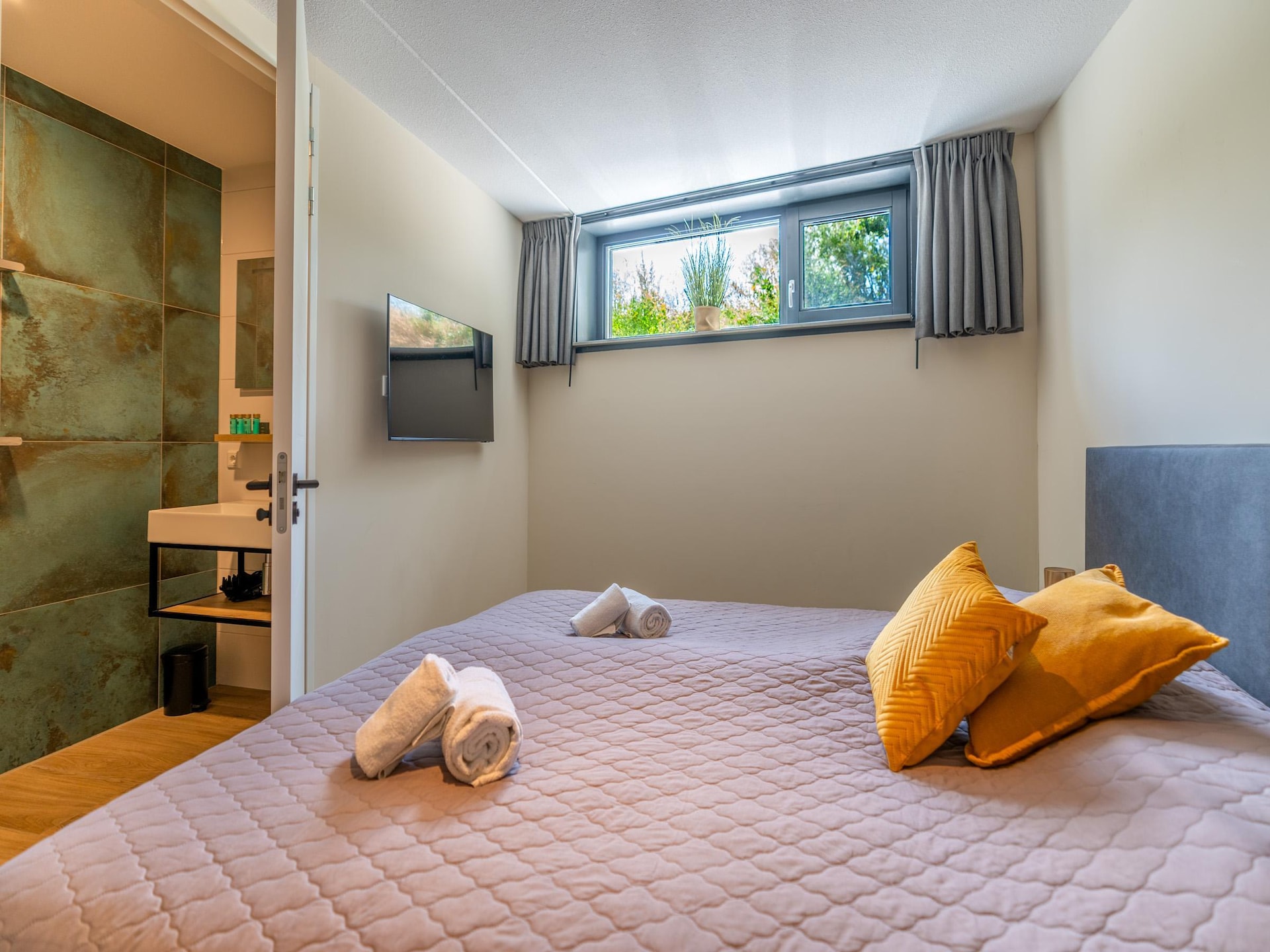 Luxe duurzame natuurvilla met hottub in De Waal - foto 15