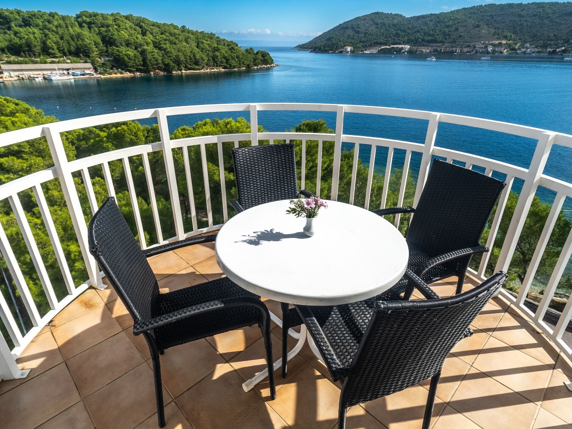 Double Room Sea View 22: Intiem overnachten aan zee op Vis, Kroatië - foto 16