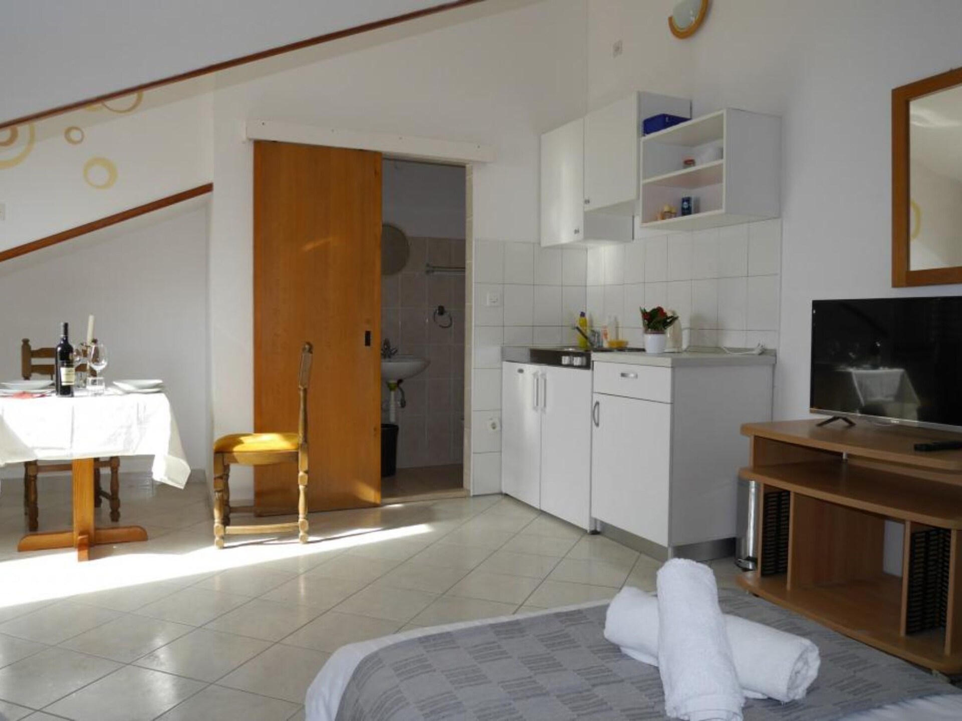 Knusse studio aan zee in Dugi Rat, op 100 meter van het strand - foto 2