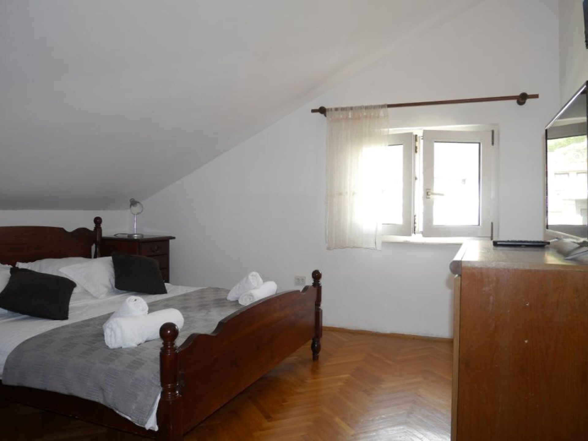 Appartement aan zee in Dugi Rat met 2 slaapkamers, 100m van strand - foto 4