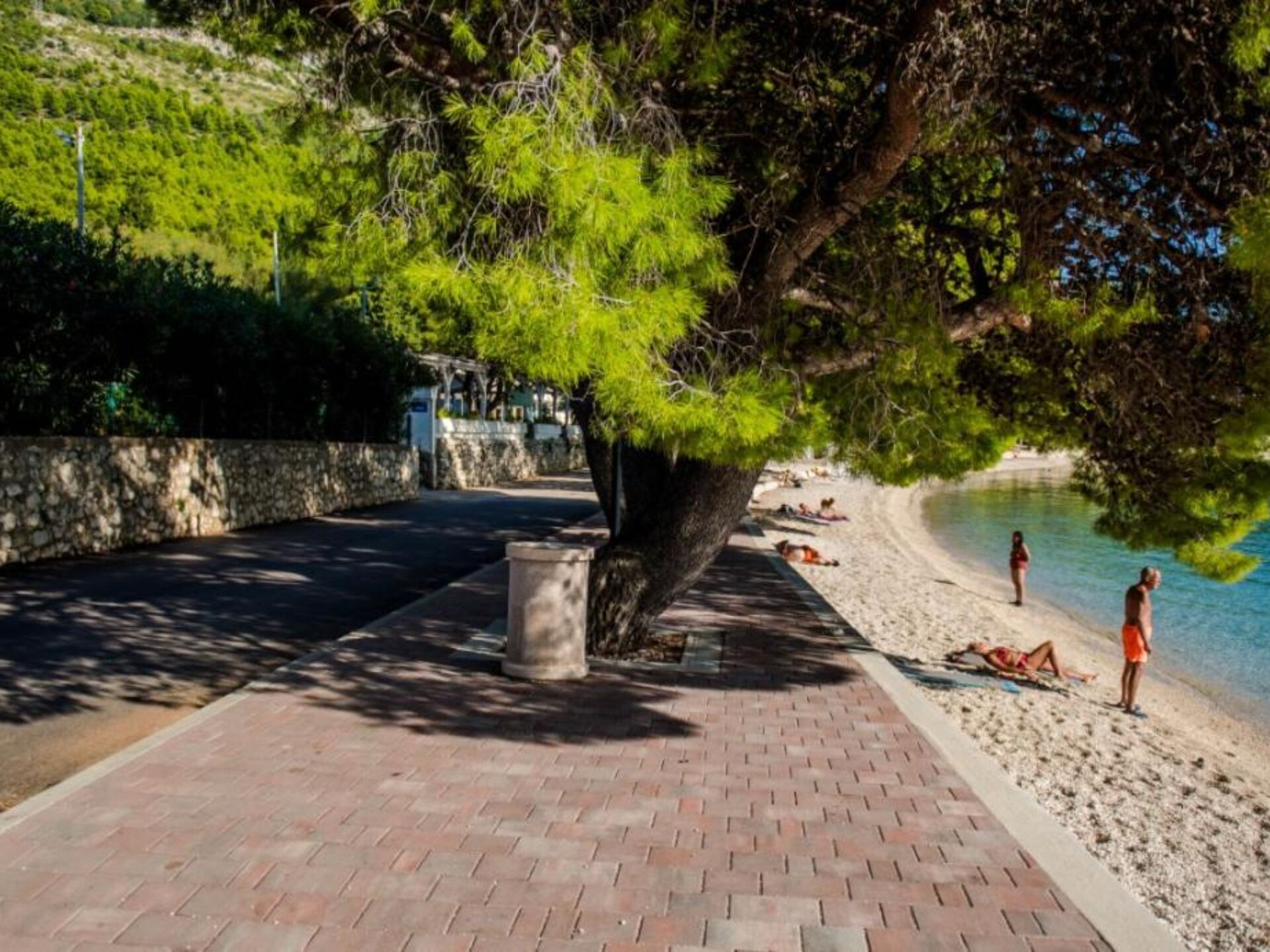 Aan het strand: Comfortabel appartement in Zaostrog voor 5 personen - foto 12