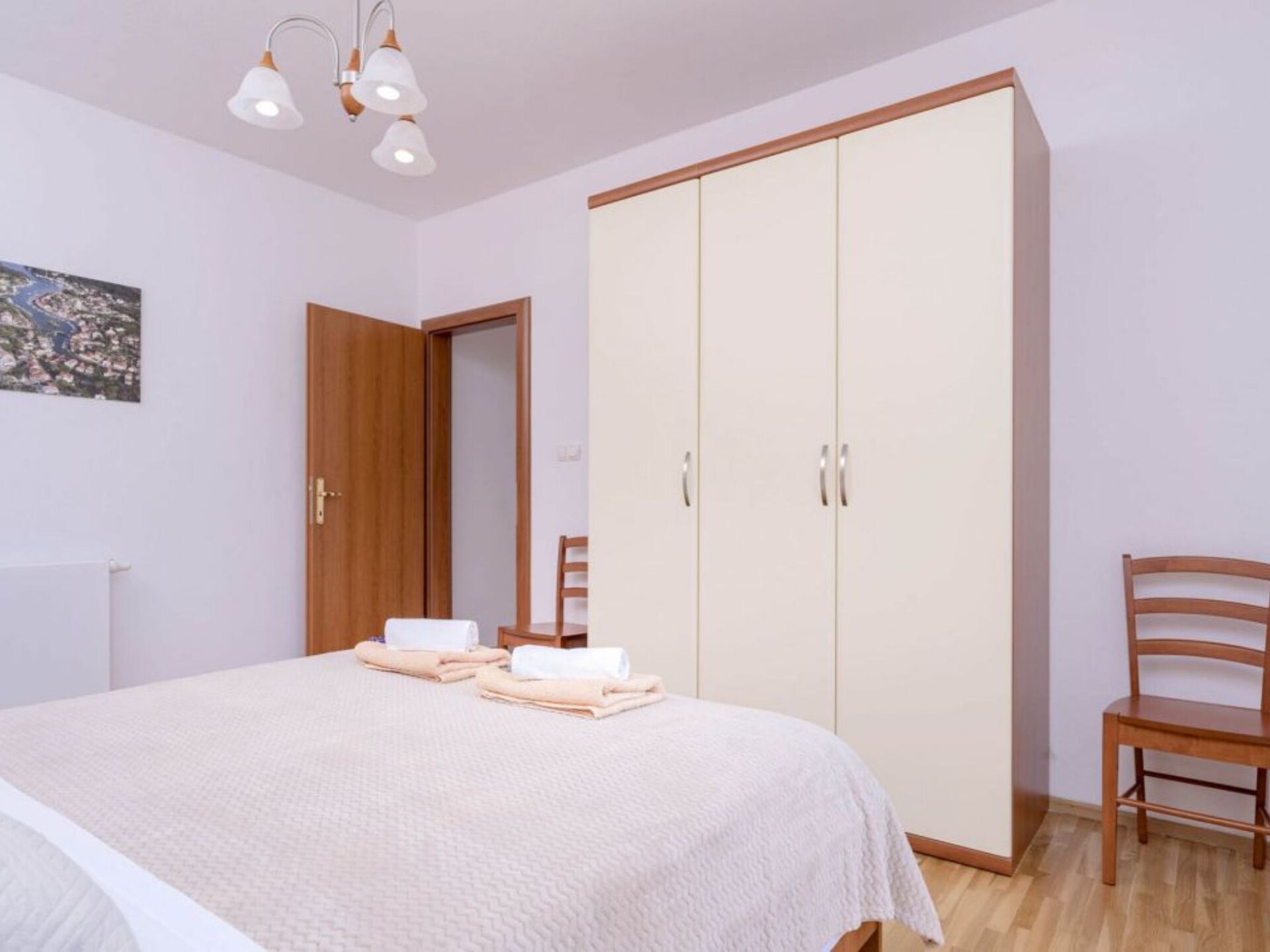 Luxe appartement met balkon en zeezicht in Vrboska, vlakbij het strand - foto 12