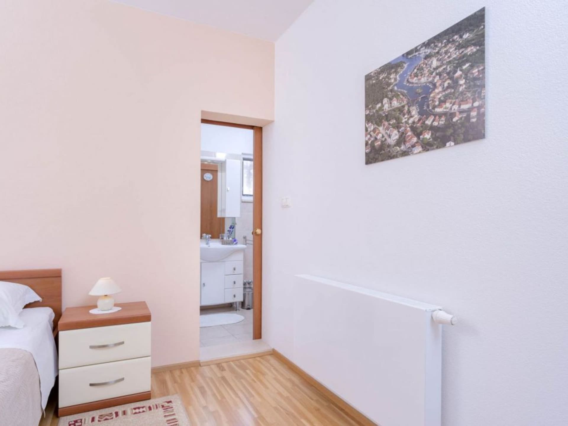 Luxe appartement met balkon en zeezicht in Vrboska, vlakbij het strand - foto 13