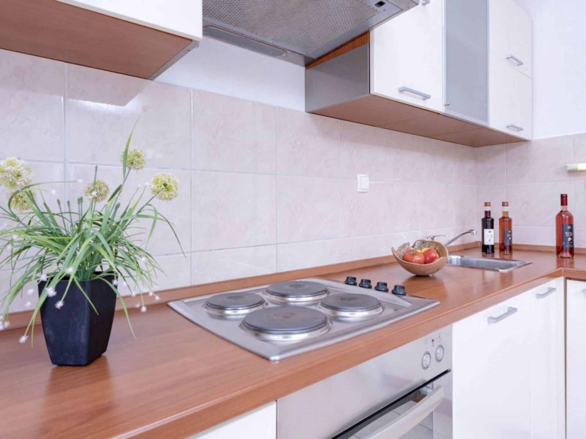 Luxe appartement met balkon en zeezicht in Vrboska, vlakbij het strand - foto 9
