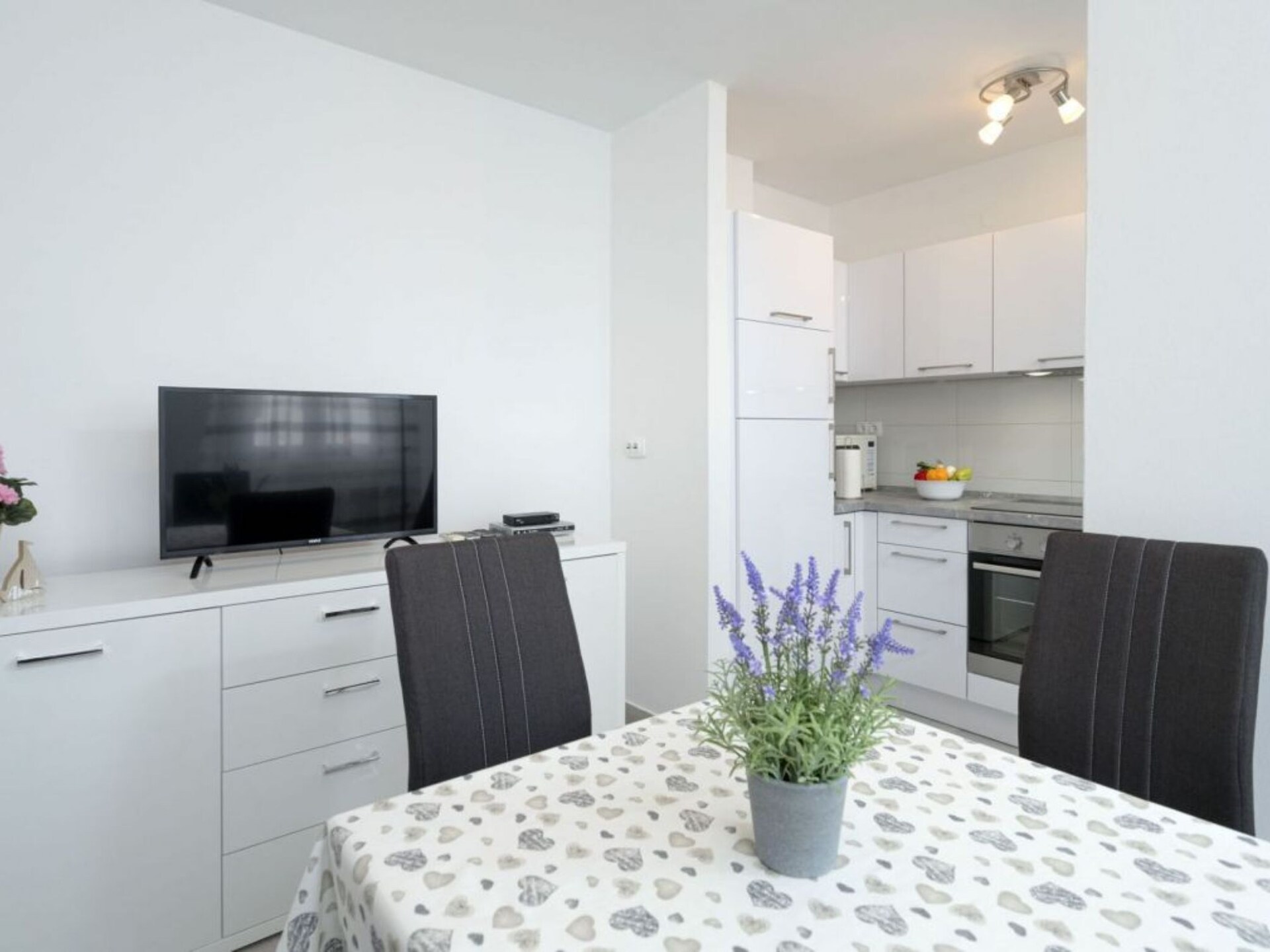 Appartement met terras en zeezicht voor 2 personen in Vrboska, Hvar - foto 1