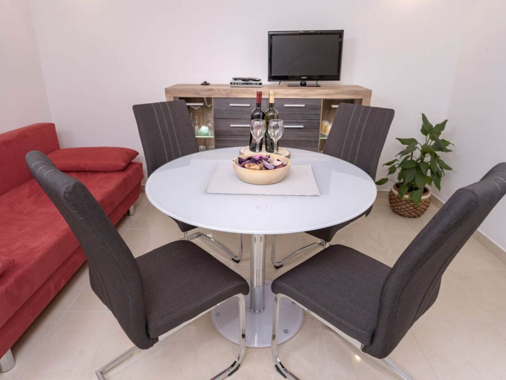 Op 400 m van het strand: Comfortabel appartement in Vrboska - foto 1