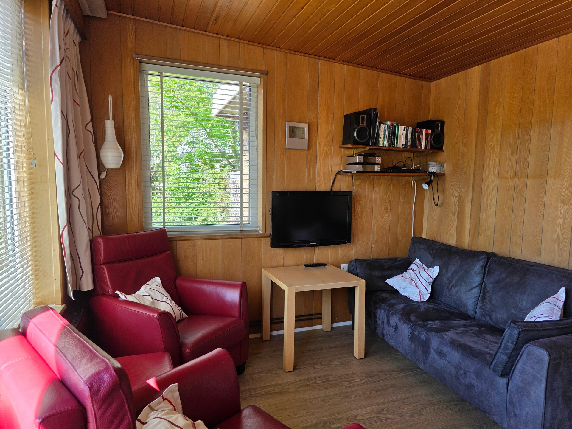 Vrijstaande familiebungalow met zonnige tuin in het bos bij De Koog - foto 3