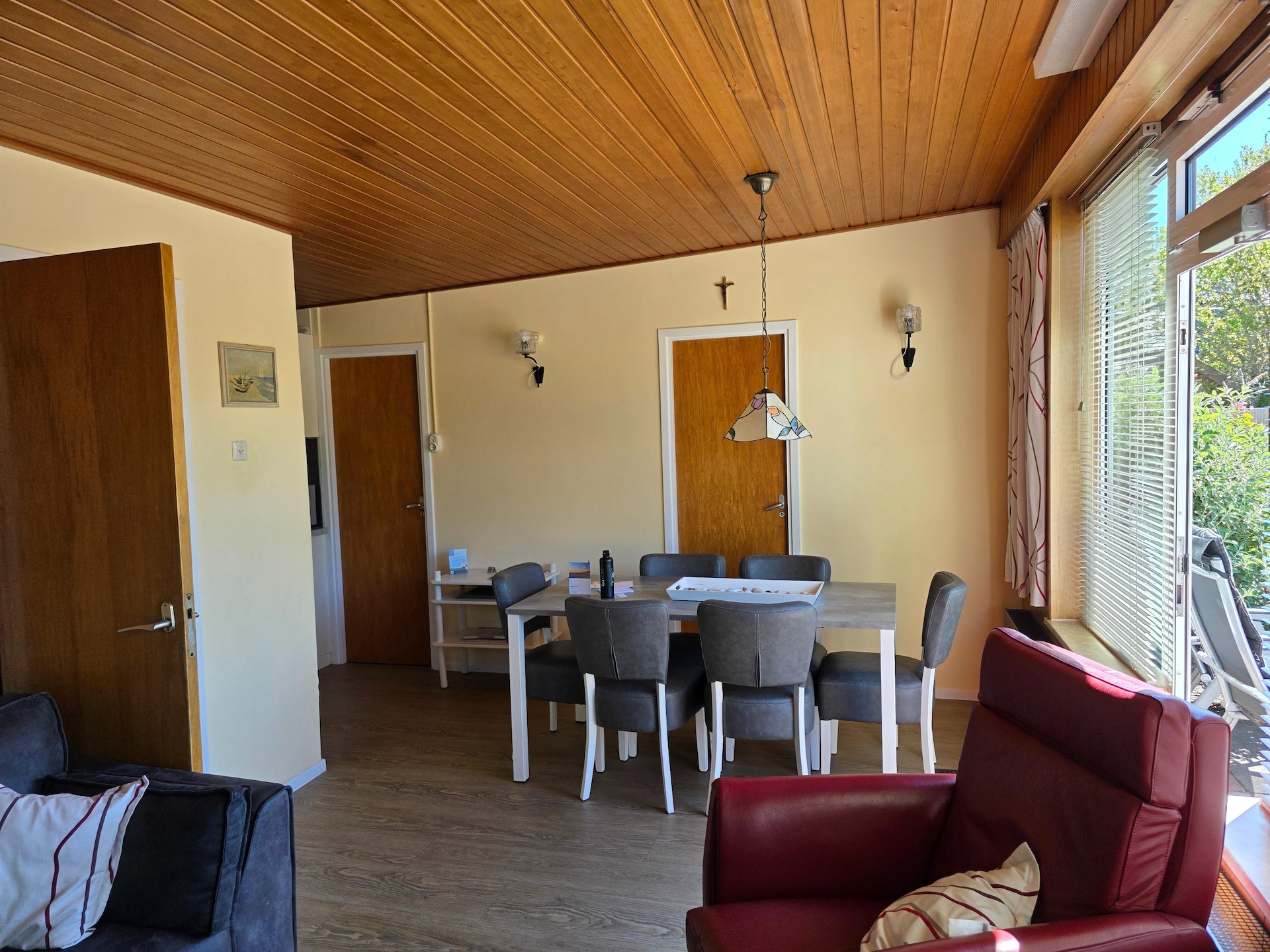 Vrijstaande familiebungalow met zonnige tuin in het bos bij De Koog - foto 5