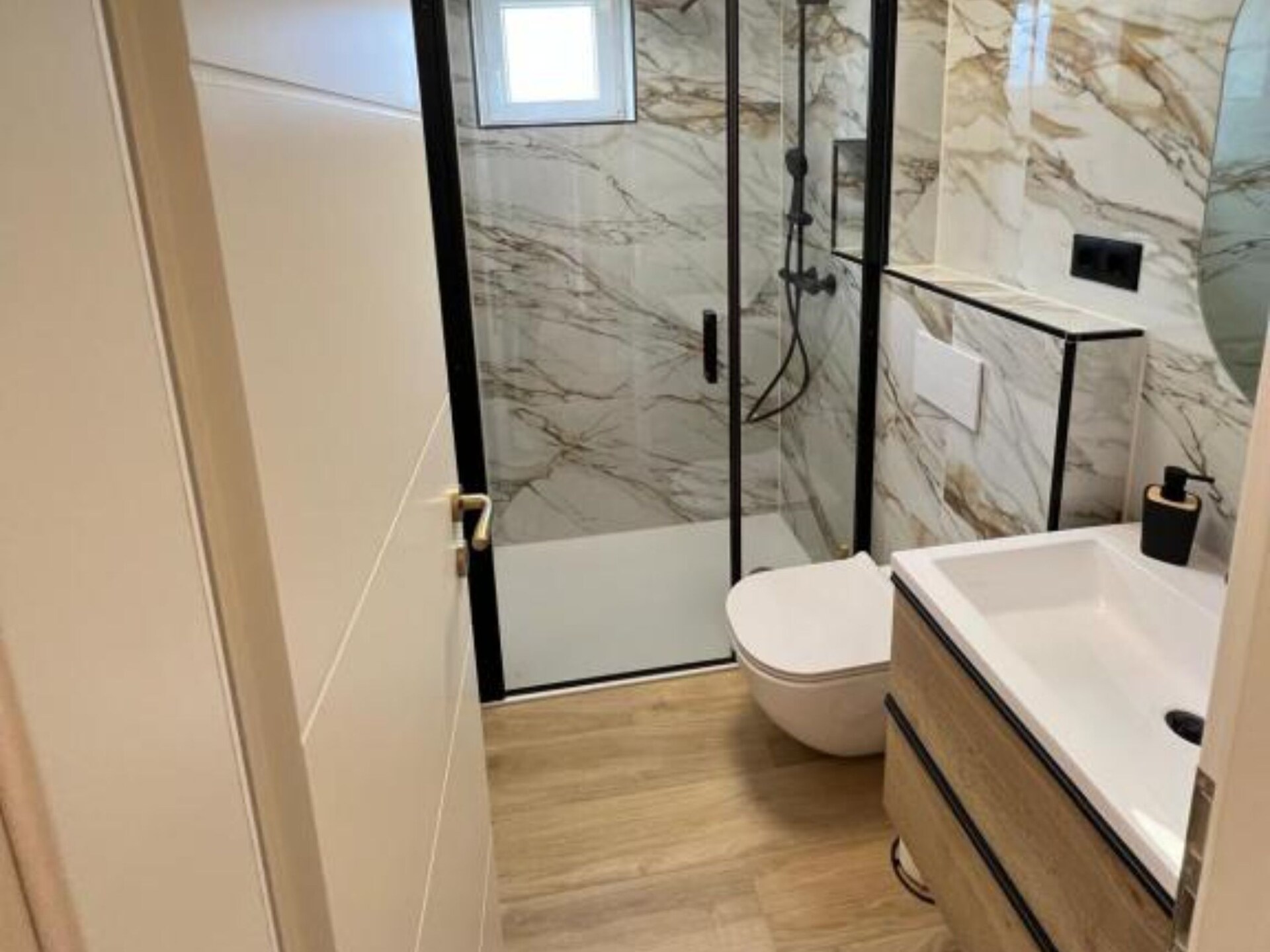 Aan het strand: ruim appartement in Drače voor 9 personen - foto 21